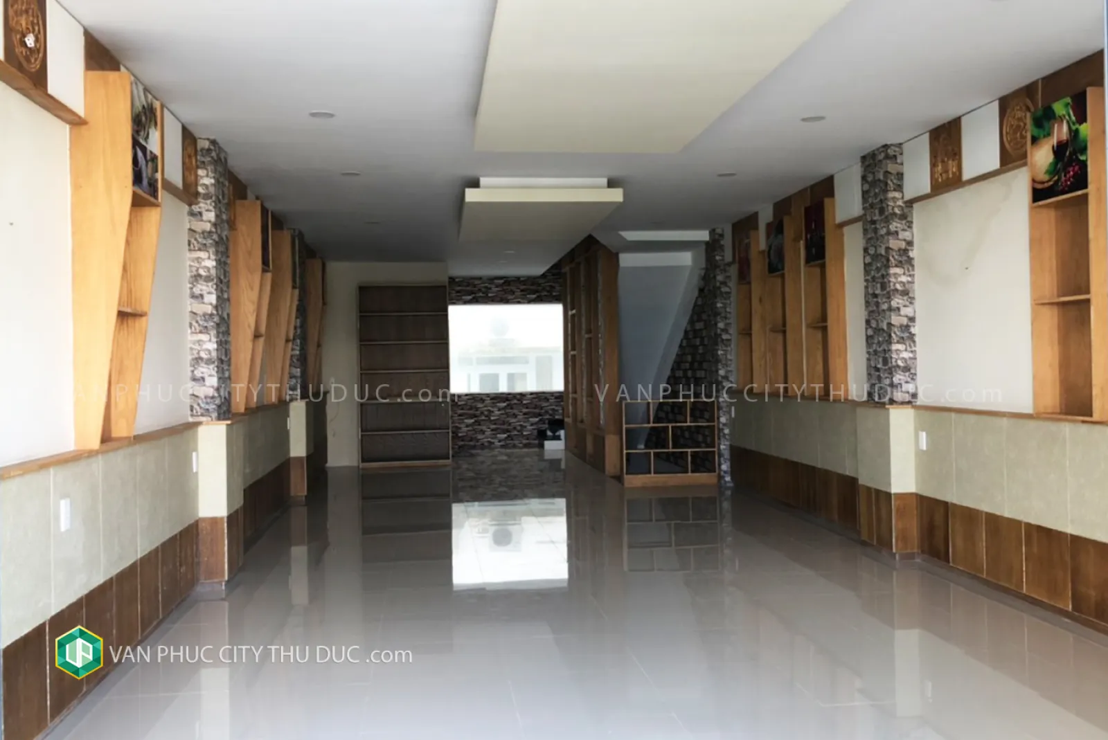 Cho thuê gấp mặt bằng Nguyễn Thị Nhung Trệt + lửng + 4 lầu 7x21m đường rộng 16m hướng Bắc