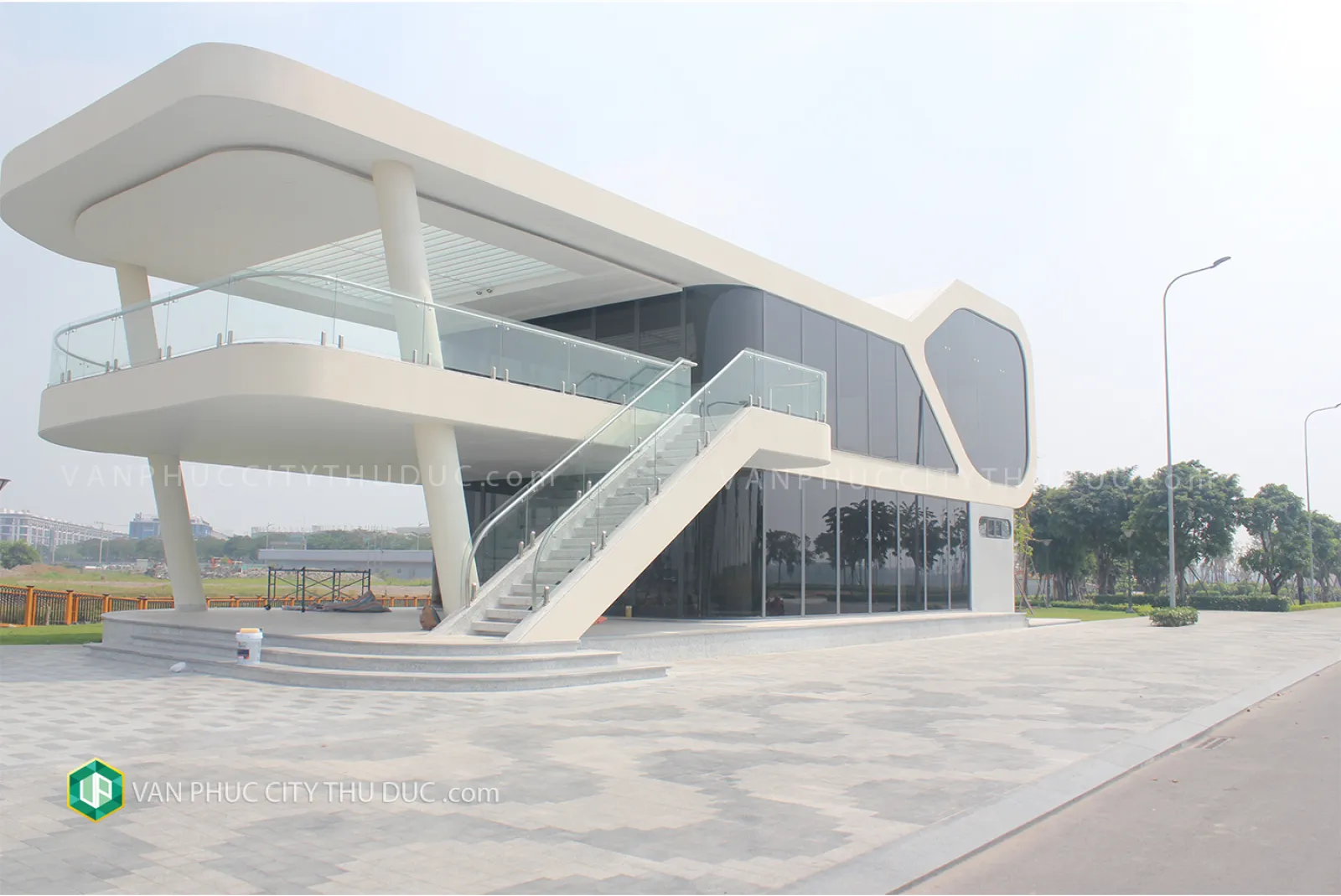 Cho thuê gấp mặt tiền Nguyễn Thị Nhung ngay khu trung tâm thương mại hướng Đông Bắc 7x20m 35m