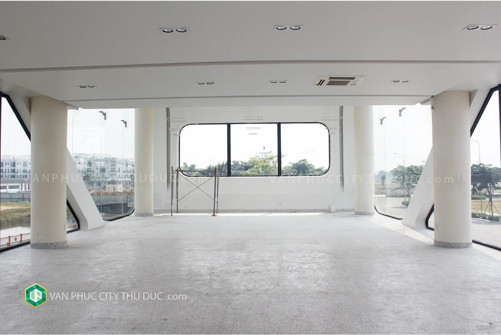 Cho thuê gấp mặt tiền Nguyễn Thị Nhung ngay khu trung tâm thương mại hướng Đông Bắc 7x20m 35m