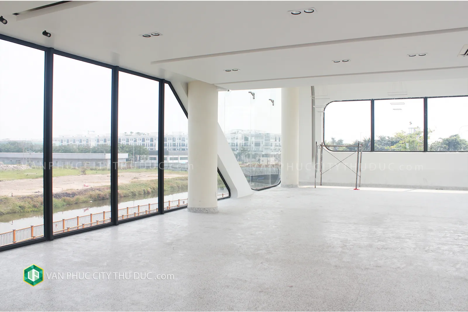 Cho thuê gấp mặt tiền Nguyễn Thị Nhung ngay khu trung tâm thương mại hướng Đông Bắc 7x20m 35m