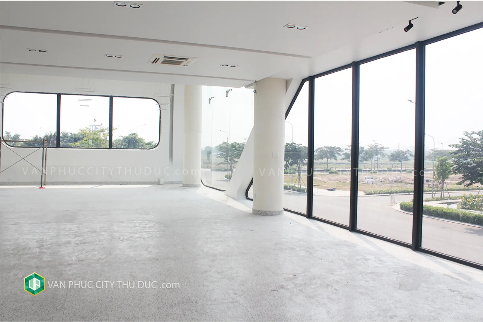 Cho thuê gấp mặt tiền Nguyễn Thị Nhung ngay khu trung tâm thương mại hướng Đông Bắc 7x20m 35m