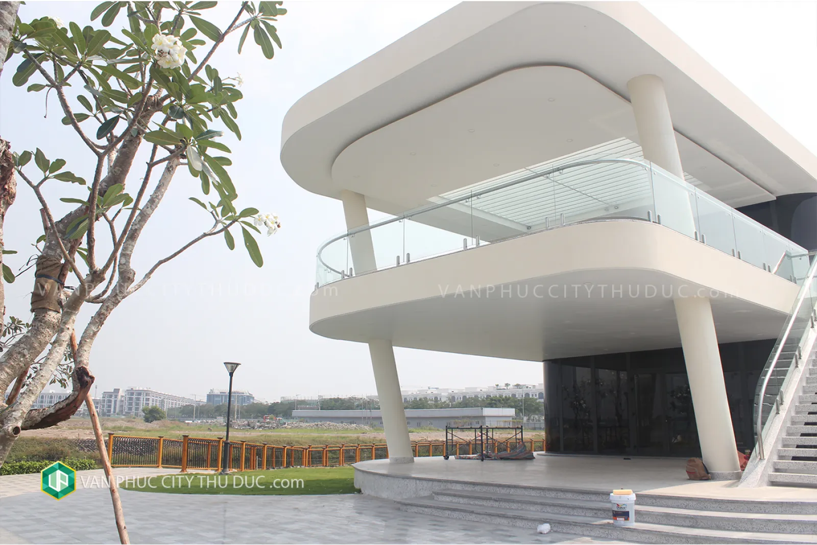 Cho thuê gấp mặt tiền Nguyễn Thị Nhung ngay khu trung tâm thương mại hướng Đông Bắc 7x20m 35m