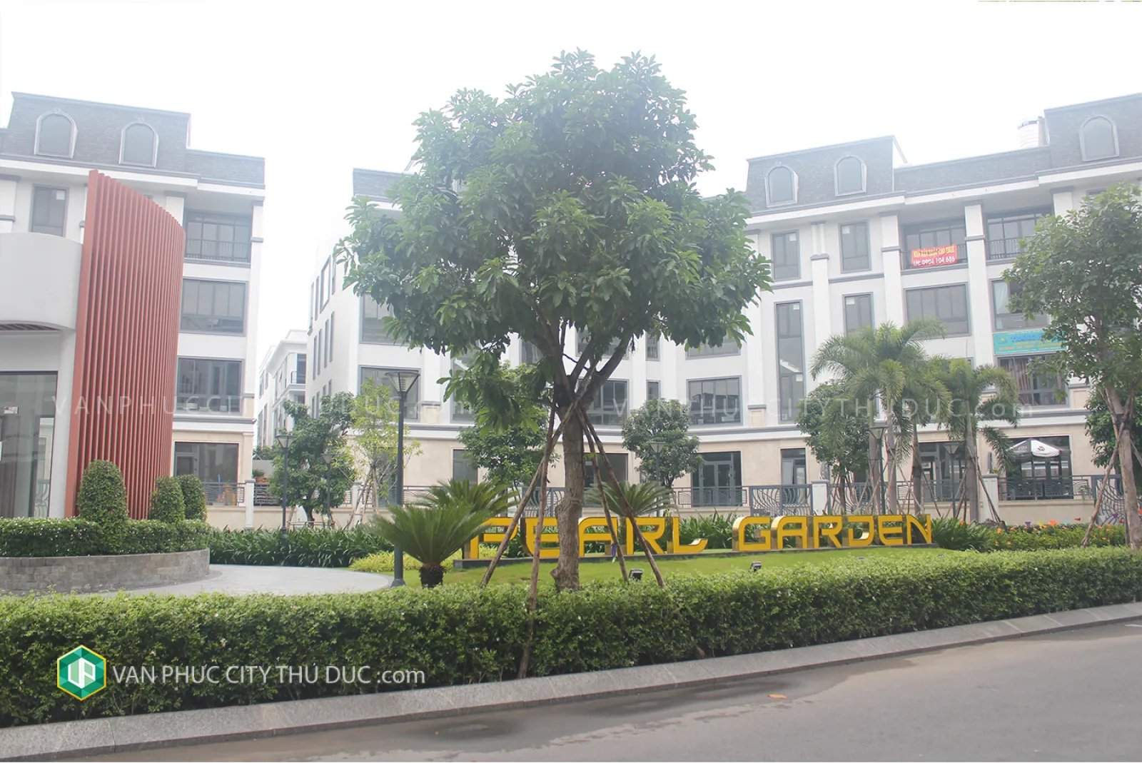 Cho thuê gấp mặt tiền Nguyễn Thị Nhung Trệt + 4 lầu + Sân thượng 7x20 (30m2) đường 35m hướng Đông Bắc