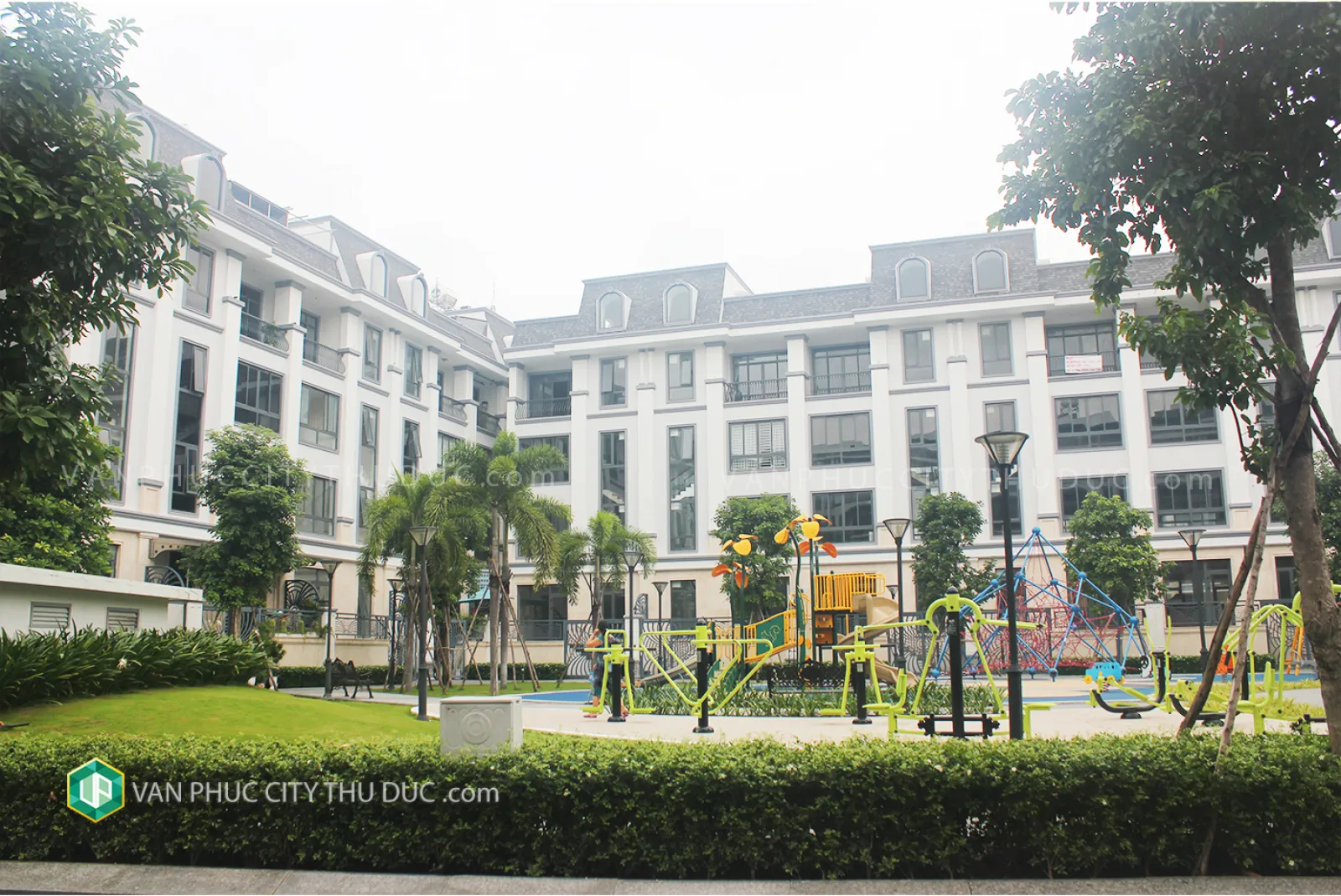 Cho thuê gấp mặt tiền Nguyễn Thị Nhung Trệt + 4 lầu + Sân thượng 7x20 (30m2) đường 35m hướng Đông Bắc