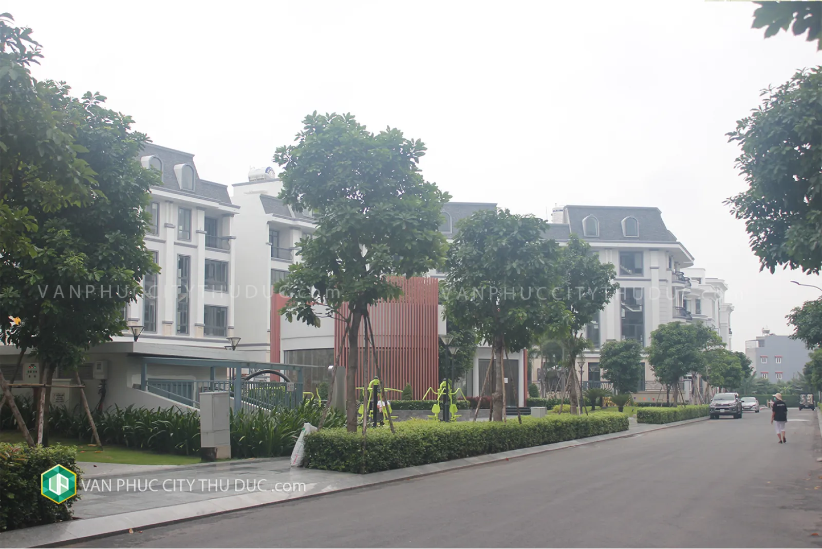 Cho thuê gấp mặt tiền Nguyễn Thị Nhung Trệt + 4 lầu + Sân thượng 7x20 (30m2) đường 35m hướng Đông Bắc