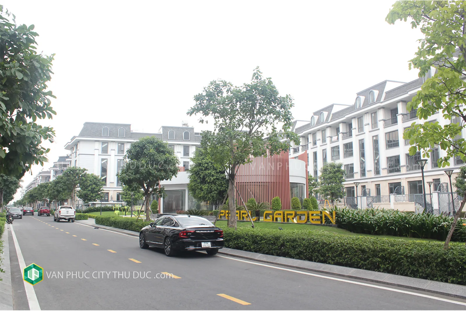 Cho thuê gấp mặt tiền Nguyễn Thị Nhung Trệt + 4 lầu + Sân thượng 7x20 (30m2) đường 35m hướng Đông Bắc