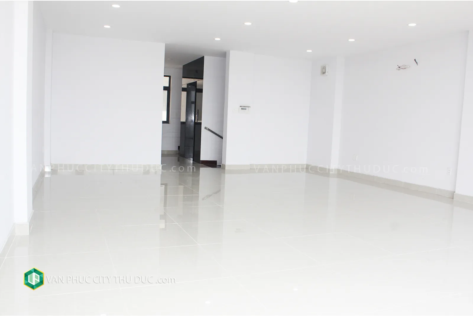 Cho thuê gấp nhà mặt tiền sát bên Satra Food hướng Đông Bắc 7x20m 140m2 đường 35m