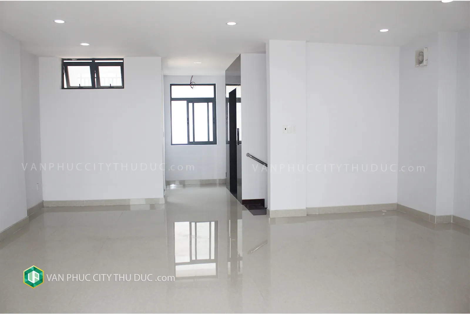 Cho thuê gấp nhà mặt tiền sát bên Satra Food hướng Đông Bắc 7x20m 140m2 đường 35m