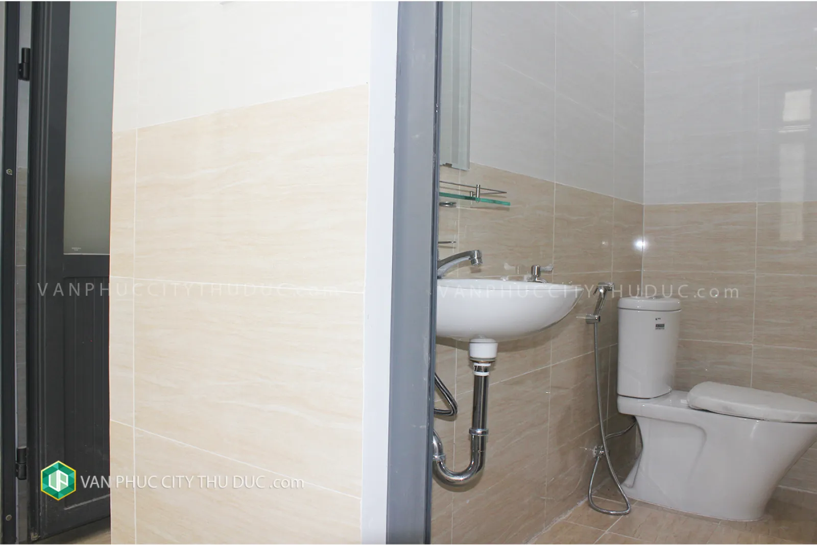 Cho thuê gấp nhà mặt tiền sát bên Satra Food hướng Đông Bắc 7x20m 140m2 đường 35m