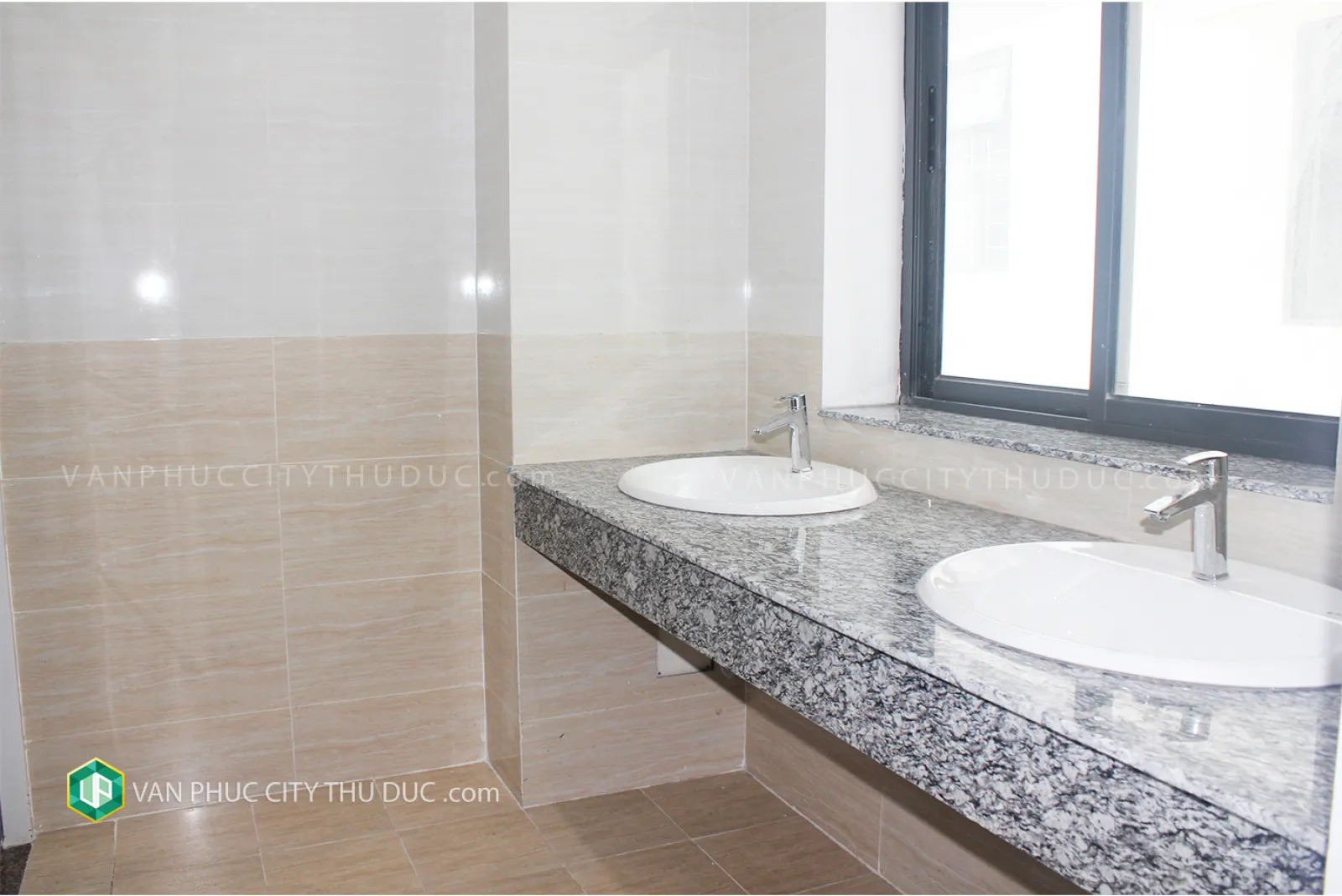 Cho thuê gấp nhà mặt tiền sát bên Satra Food hướng Đông Bắc 7x20m 140m2 đường 35m