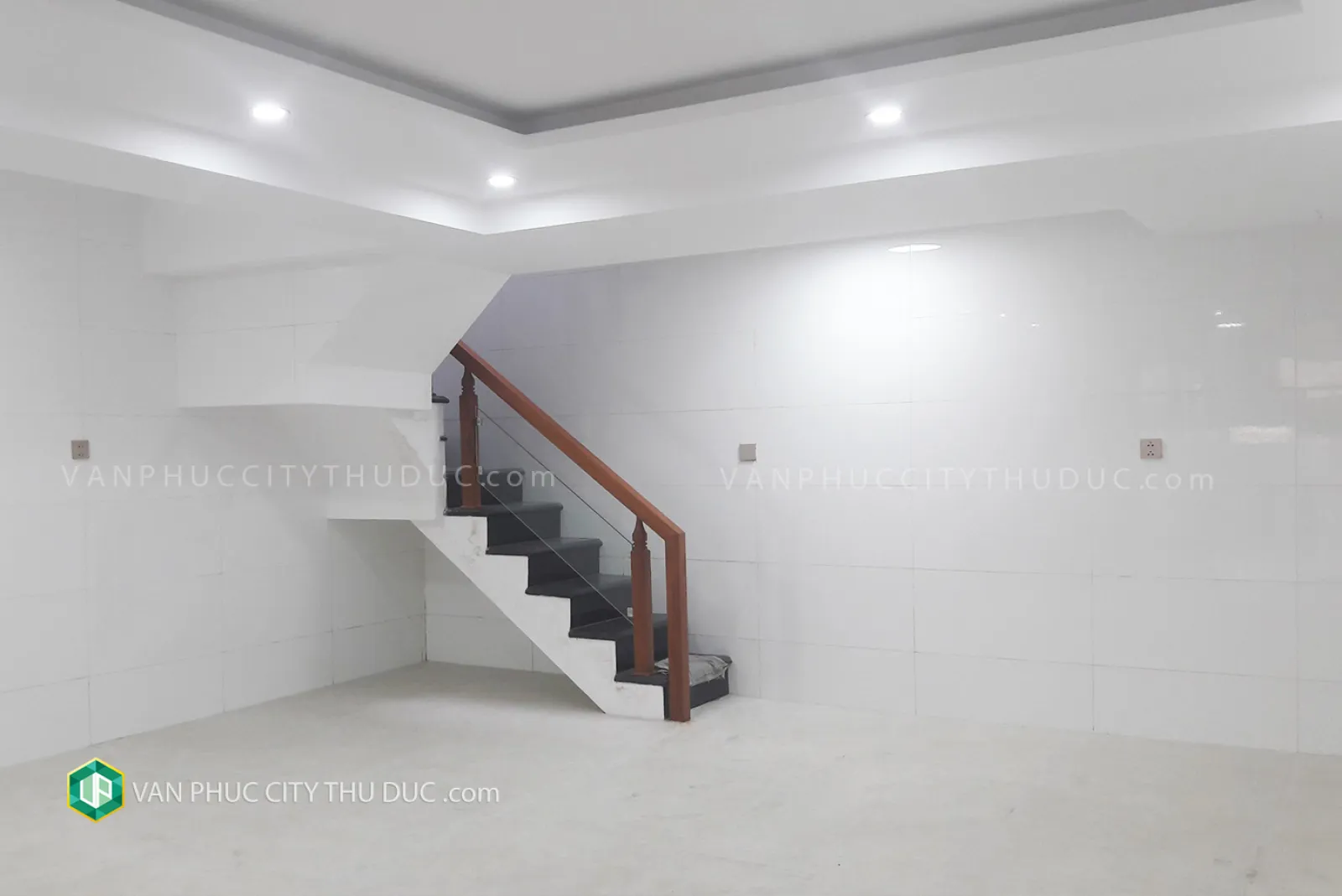 Cho thuê gấp nhà Vạn Phúc hướng Bắc 6x17m đường rộng 13m