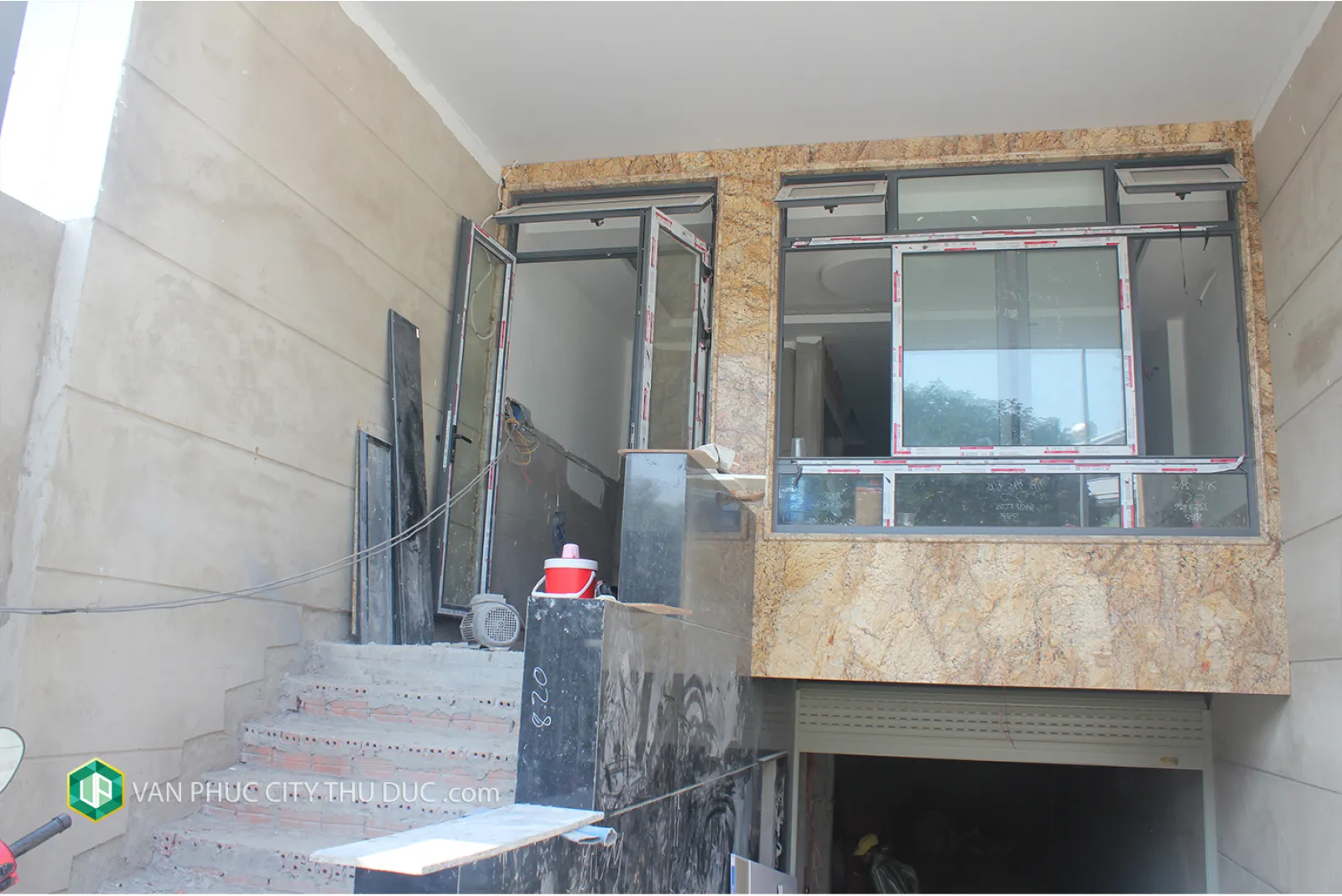 Cho thuê gấp nhà Vạn Phúc Thủ Đức Hầm + trệt + 3 lầu 7x22m 154m2 đường lớn 13m hướng Tây Nam