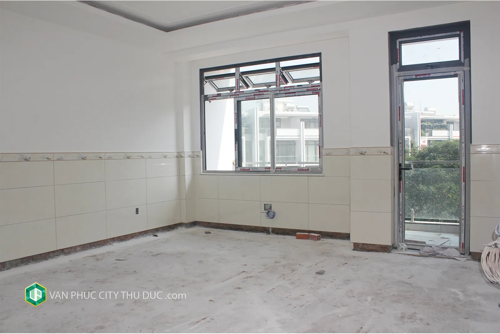 Cho thuê gấp nhà Vạn Phúc Thủ Đức Hầm + trệt + 3 lầu 7x22m 154m2 đường lớn 13m hướng Tây Nam