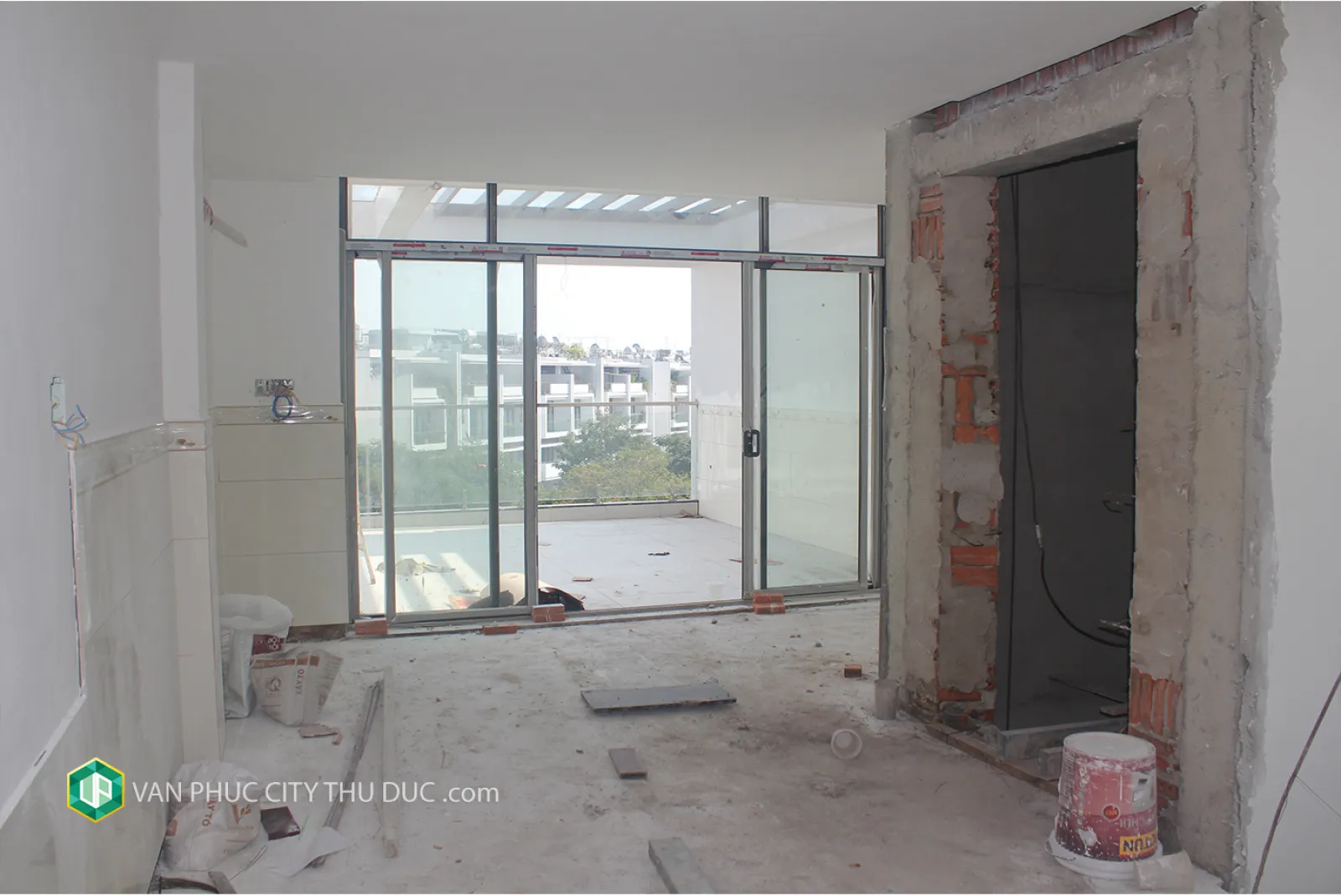 Cho thuê gấp nhà Vạn Phúc Thủ Đức Hầm + trệt + 3 lầu 7x22m 154m2 đường lớn 13m hướng Tây Nam