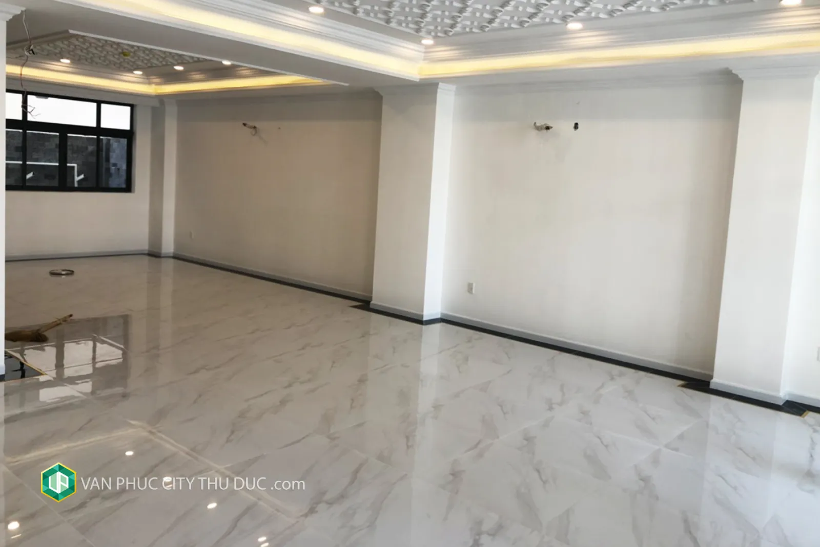 Cho thuê gấp nhà Vạn Phúc Thủ Đức ngay khu công viên hướng Tây Nam 154m2 (7x22m) mặt tiền đường 13m