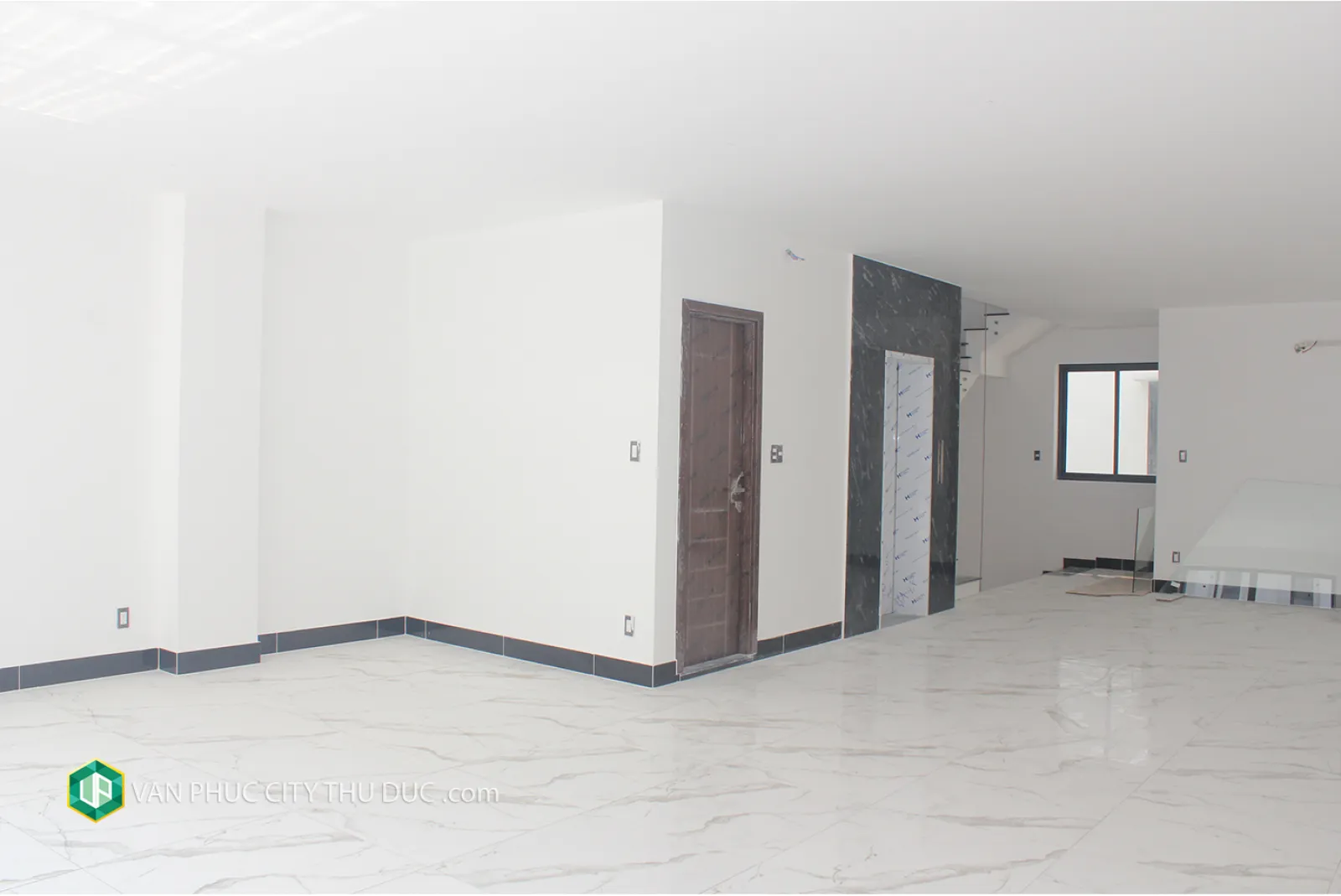 Cho thuê gấp nhà Vạn Phúc Thủ Đức ngay khu công viên hướng Tây Nam 154m2 (7x22m) mặt tiền đường 13m