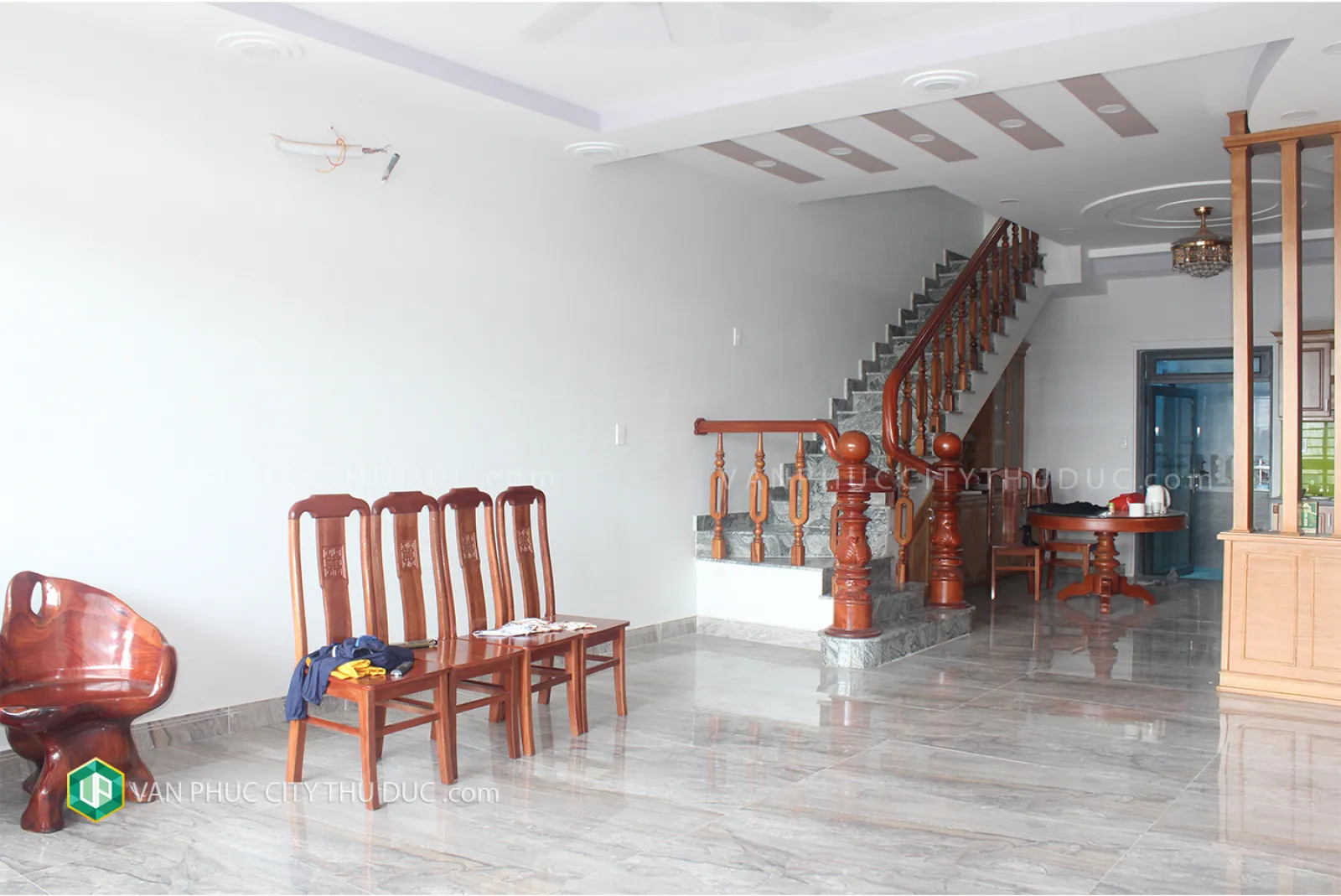 Cho thuê giá rẻ nhà Vạn Phúc City 5x21m mặt tiền đường 14m hướng Bắc