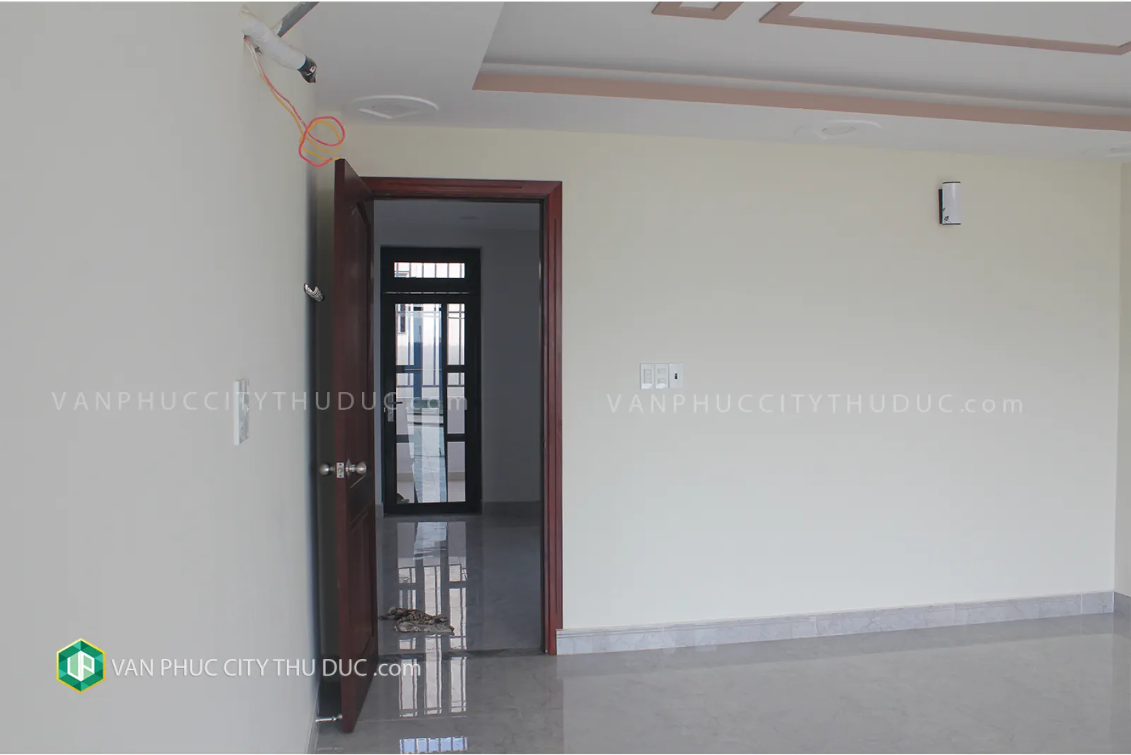 Cho thuê giá rẻ nhà Vạn Phúc City 5x21m mặt tiền đường 14m hướng Bắc