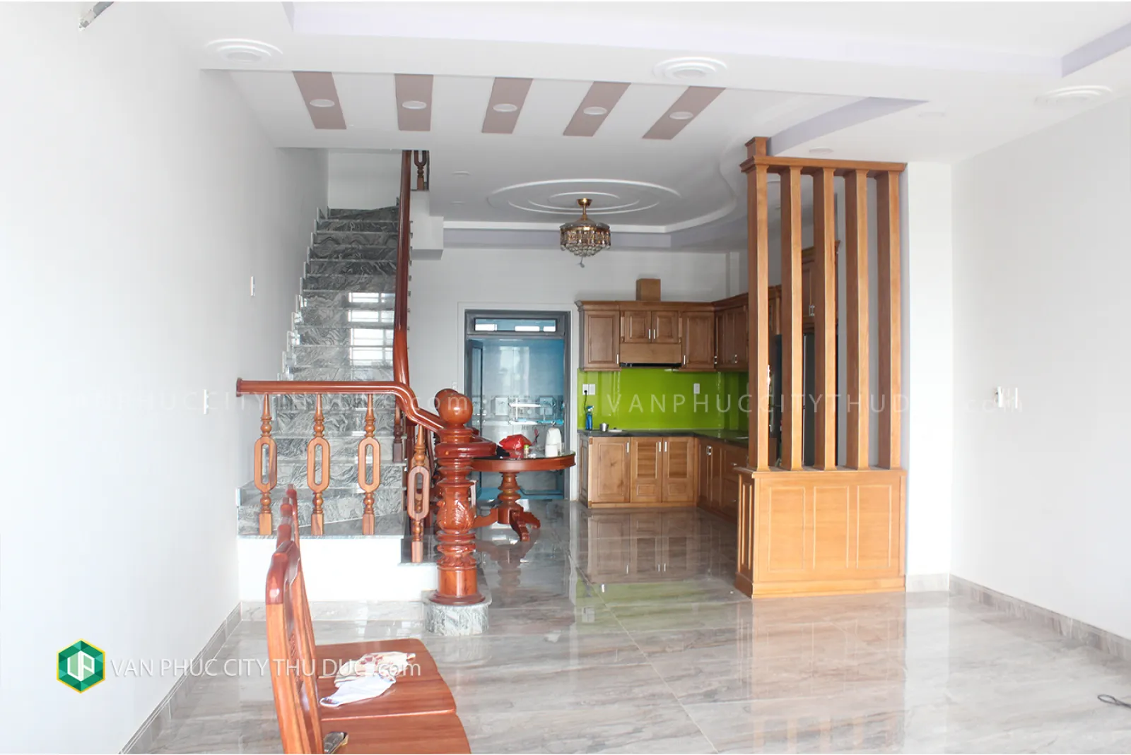 Cho thuê giá rẻ nhà Vạn Phúc City 5x21m mặt tiền đường 14m hướng Bắc