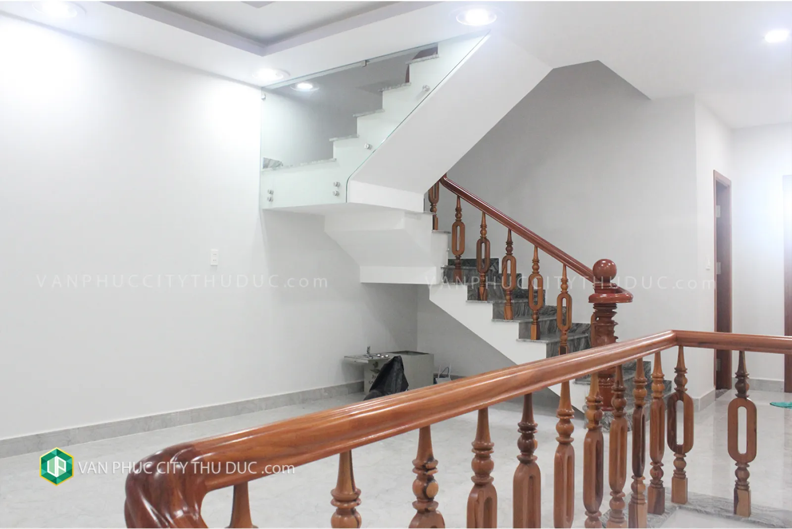 Cho thuê giá rẻ nhà Vạn Phúc City 5x21m mặt tiền đường 14m hướng Bắc