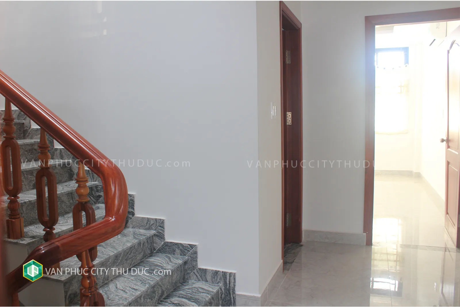 Cho thuê giá rẻ nhà Vạn Phúc City 5x21m mặt tiền đường 14m hướng Bắc