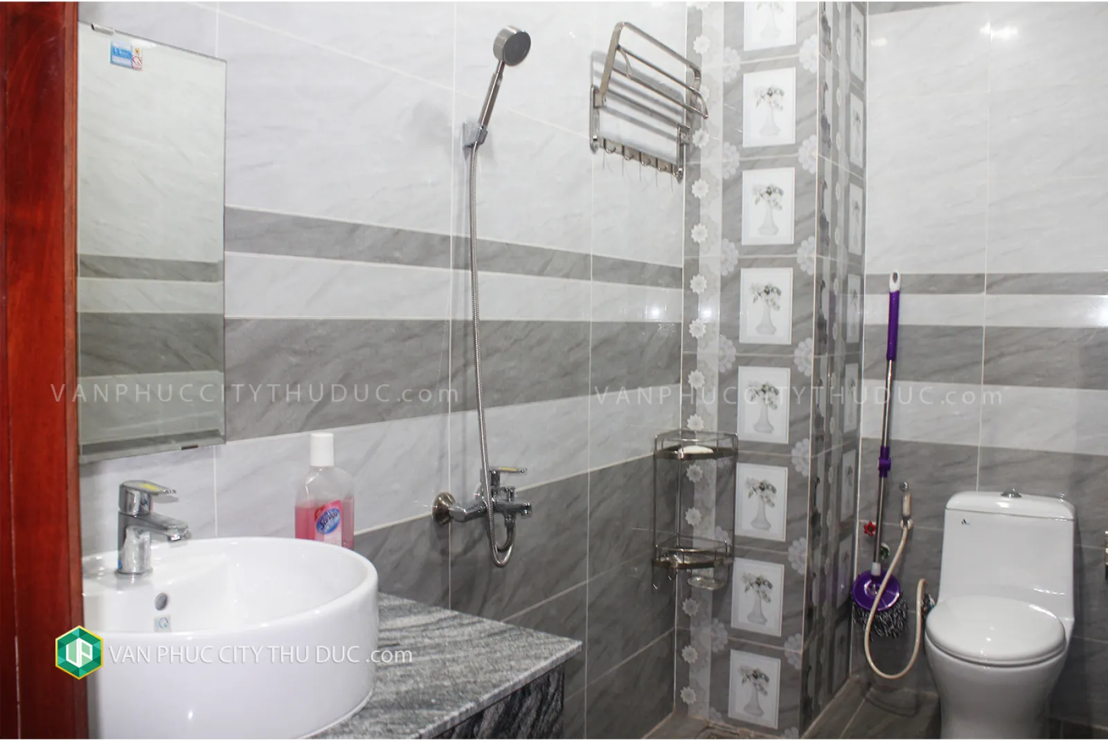 Cho thuê giá rẻ nhà Vạn Phúc City 5x21m mặt tiền đường 14m hướng Bắc