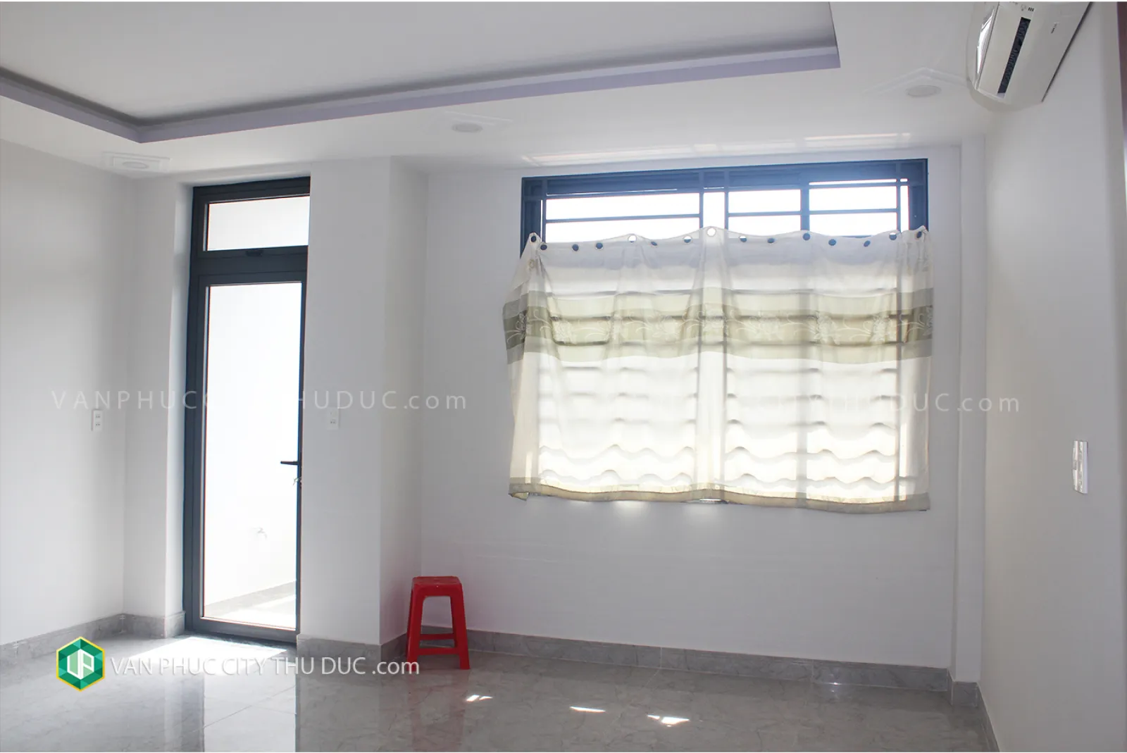 Cho thuê giá rẻ nhà Vạn Phúc City 5x21m mặt tiền đường 14m hướng Bắc