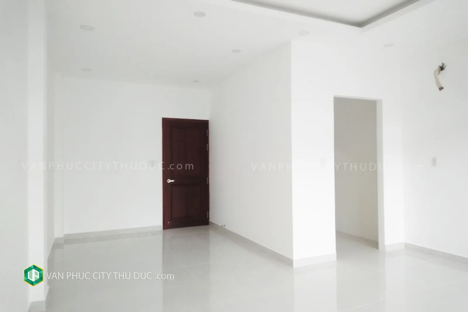 Cho thuê giá rẻ nhà Vạn Phúc City ngay khu sầm uất hướng Bắc 6x20 (120m2)