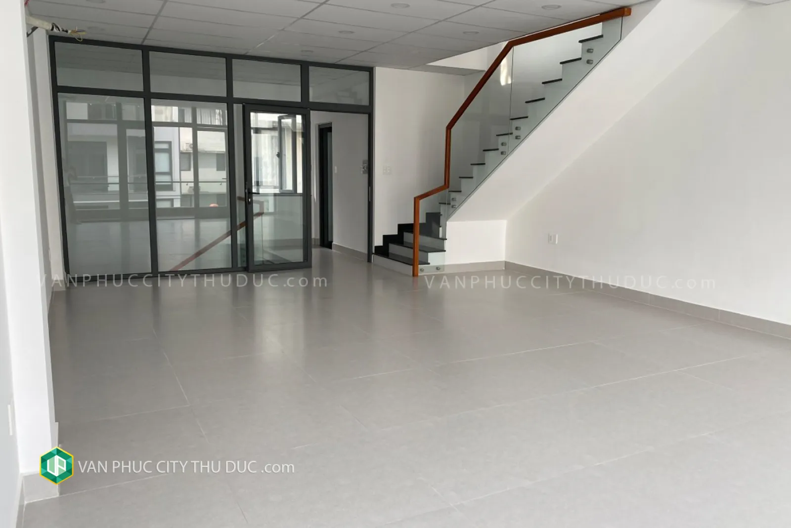 Cho thuê giá rẻ nhà Vạn Phúc ngay khu công viên hướng Bắc 6x17 (102m2) mặt tiền đường 13m