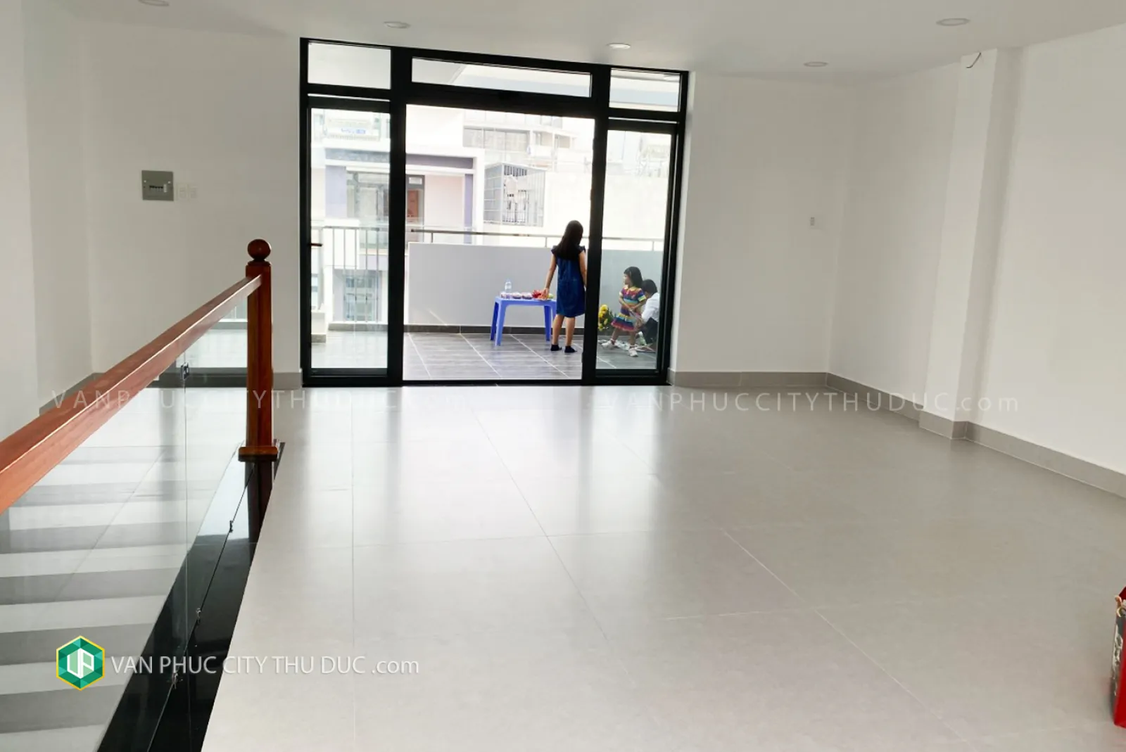 Cho thuê giá rẻ nhà Vạn Phúc ngay khu công viên hướng Bắc 6x17 (102m2) mặt tiền đường 13m