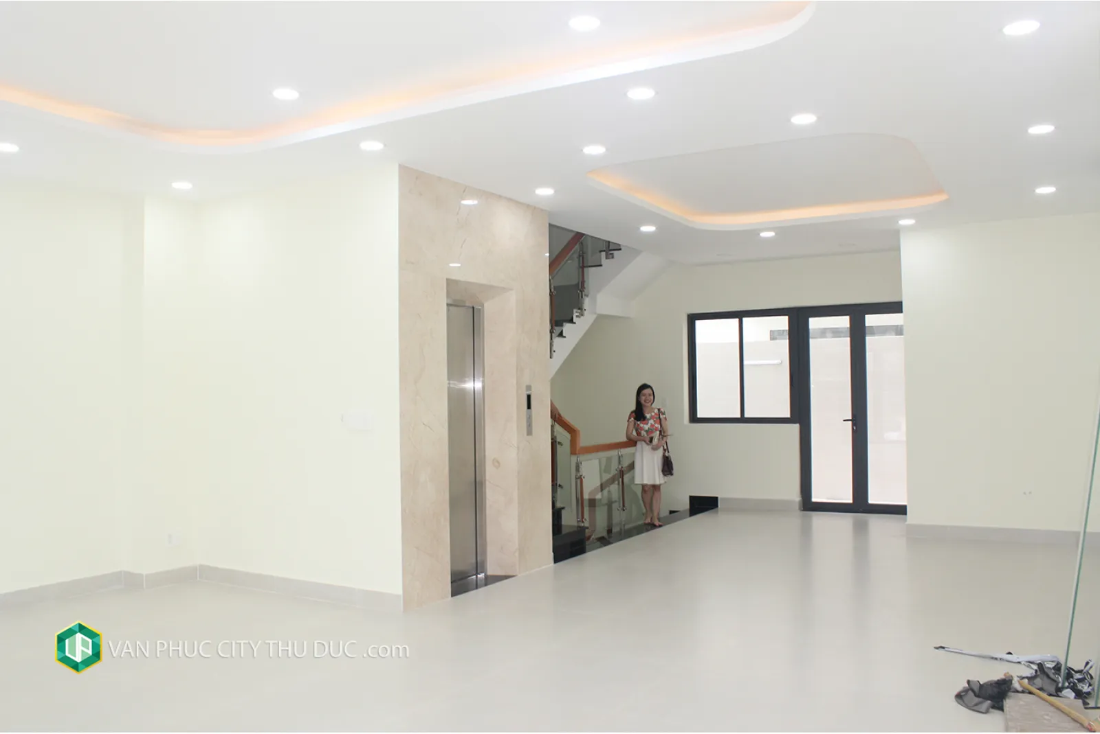 Cho thuê giá rẻ từng tầng làm văn phòng (40 m2m2) đường rộng 13m hướng Nam