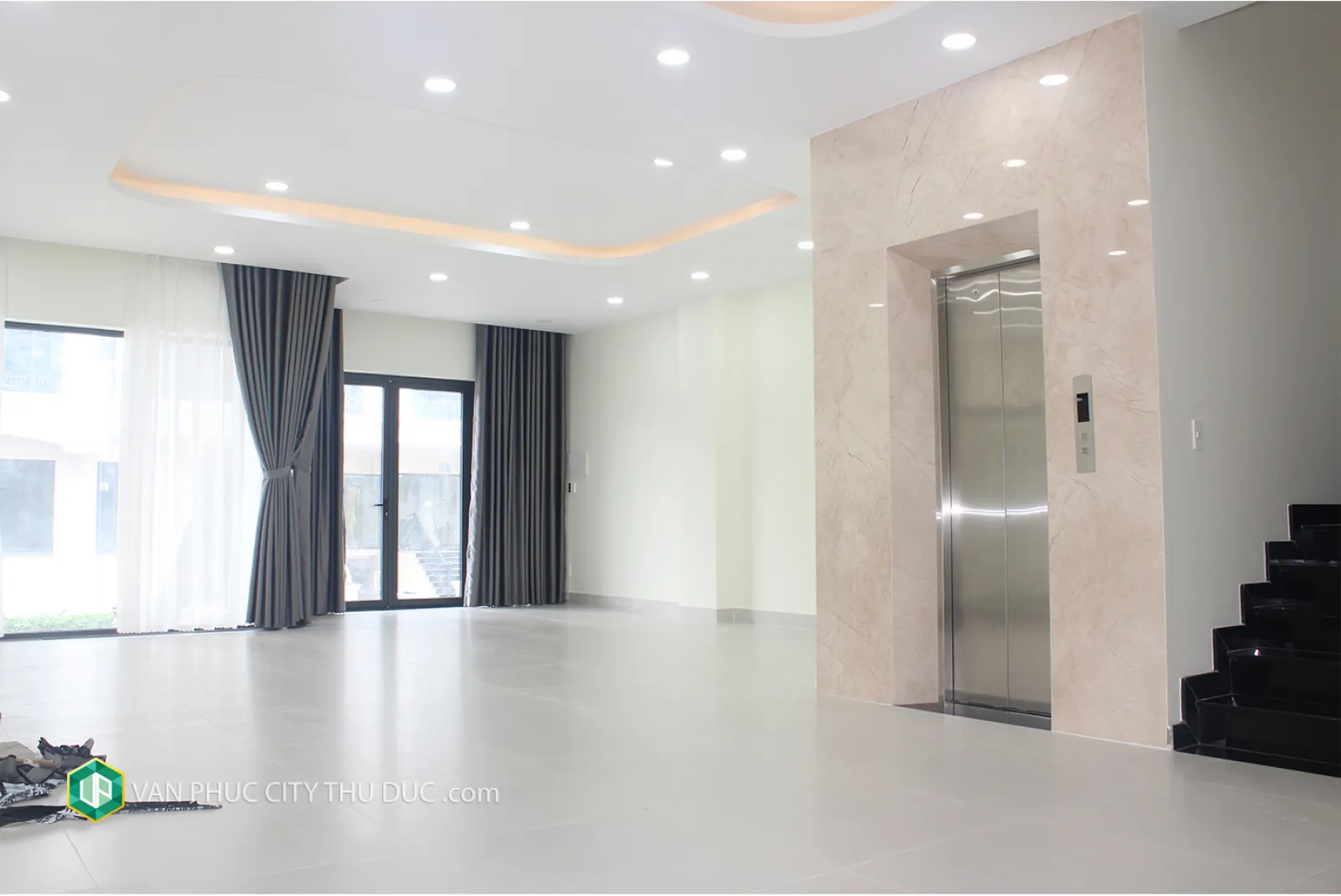 Cho thuê giá rẻ từng tầng làm văn phòng (40 m2m2) đường rộng 13m hướng Nam