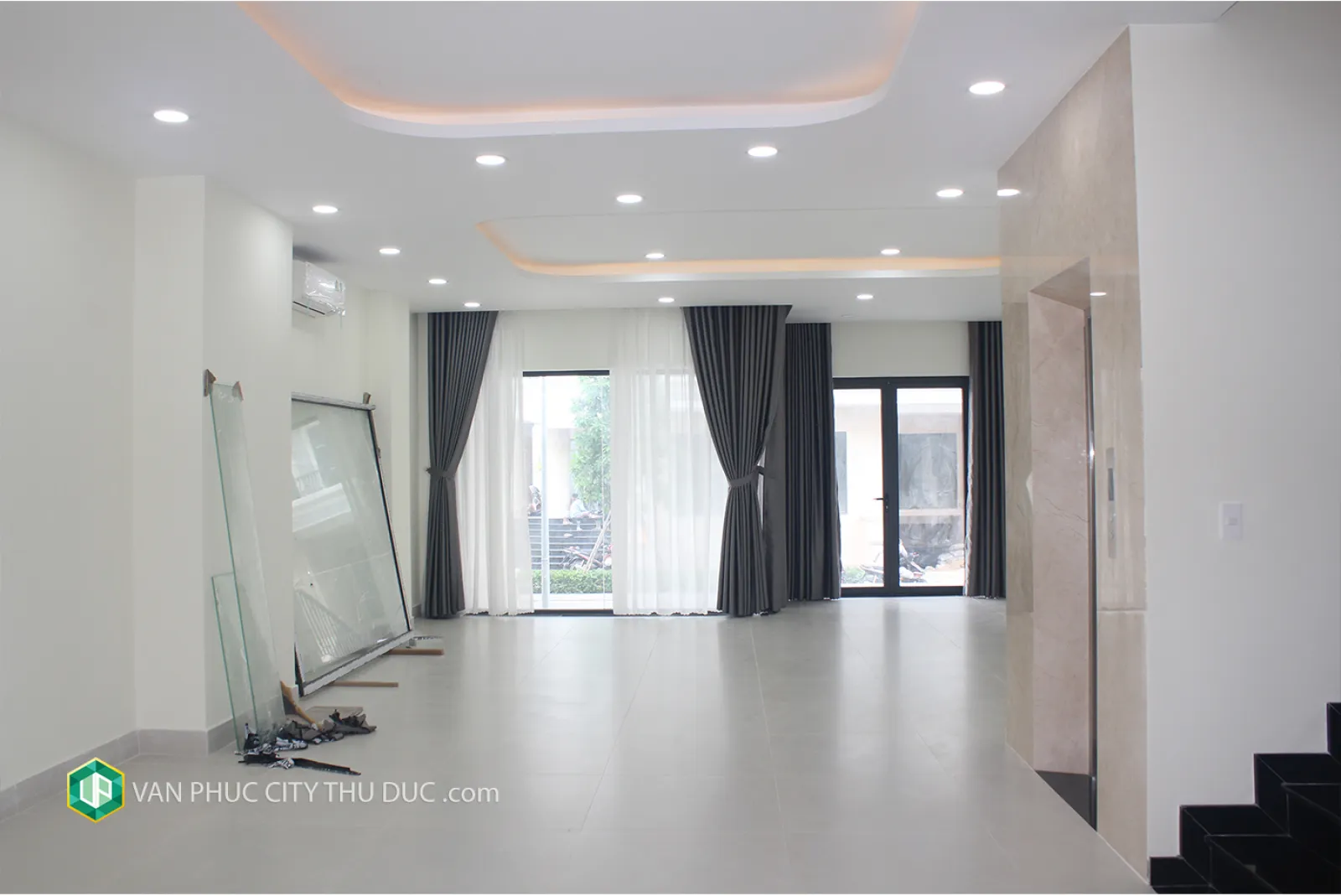 Cho thuê giá rẻ từng tầng làm văn phòng (40 m2m2) đường rộng 13m hướng Nam