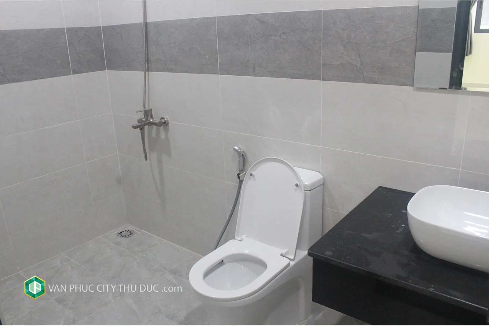 Cho thuê giá rẻ từng tầng làm văn phòng (40 m2m2) đường rộng 13m hướng Nam