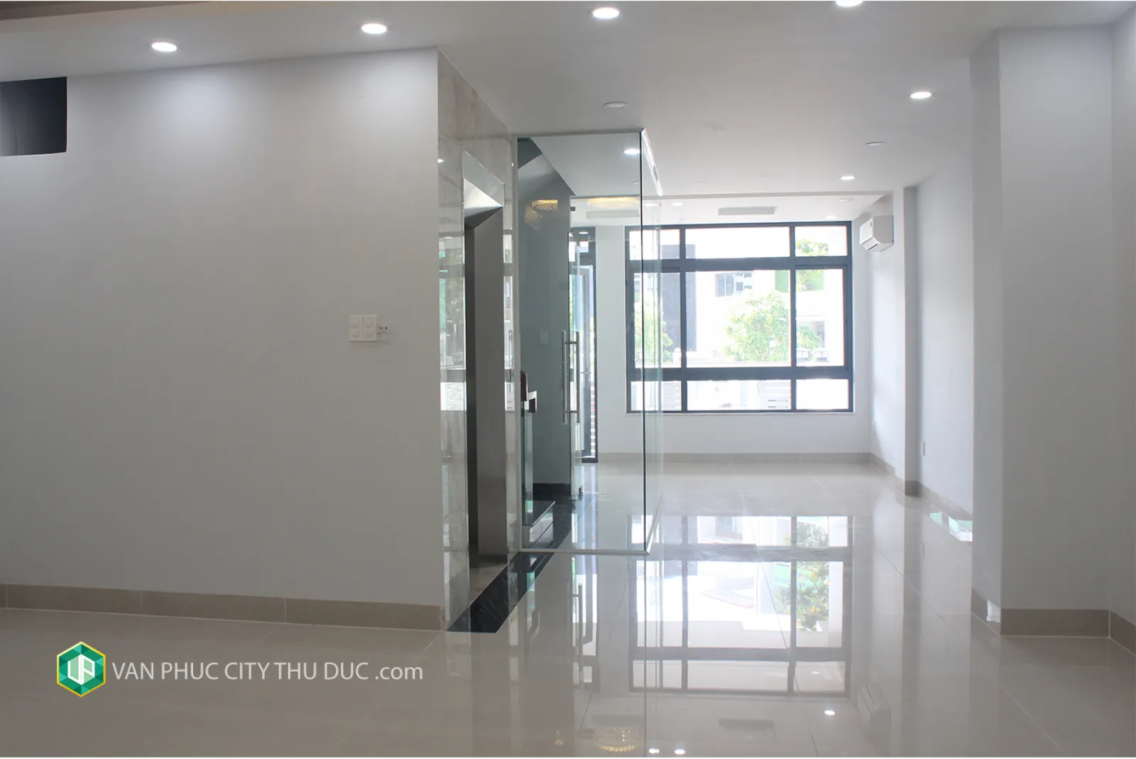 Cho thuê giá rẻ từng tầng làm văn phòng Hầm + 6 lầu (40 m2m2) mặt tiền đường 13m hướng Nam