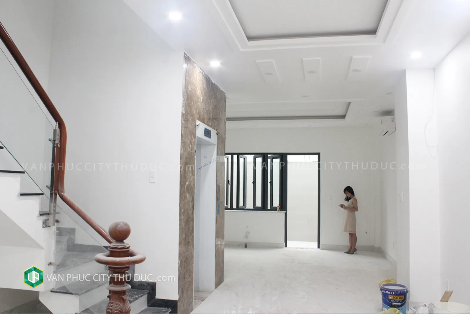 Cho thuê giá rẻ từng tầng làm văn phòng Hầm + 6 lầu (40 m2m2) mặt tiền đường 13m hướng Nam