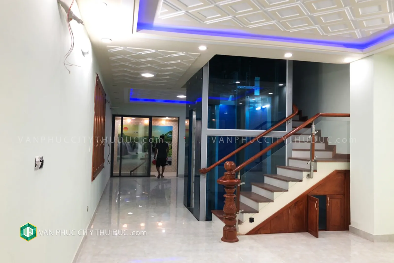 Cho thuê giá rẻ từng tầng làm văn phòng hướng Nam đường rộng 13m