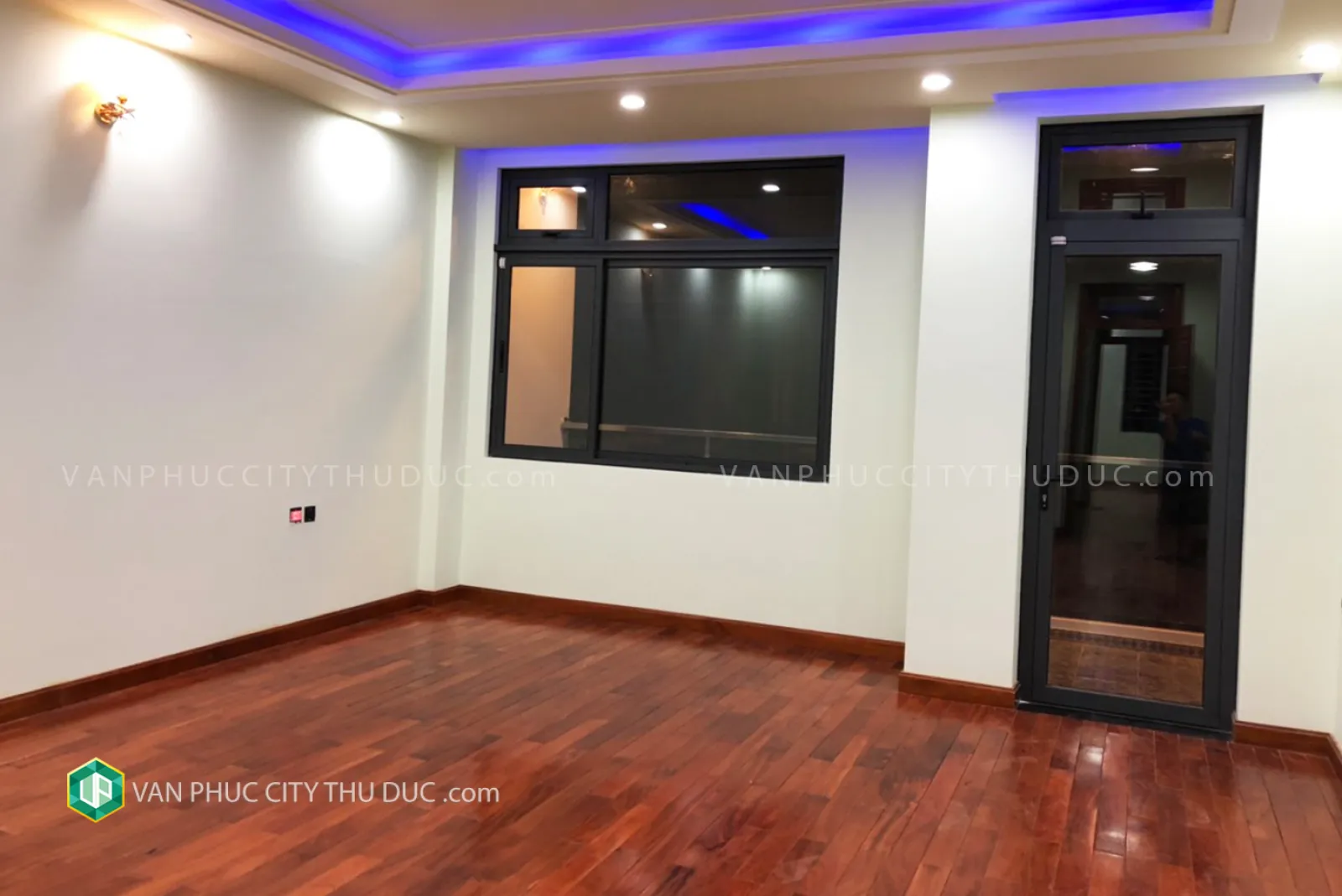 Cho thuê giá rẻ từng tầng làm văn phòng hướng Nam đường rộng 13m