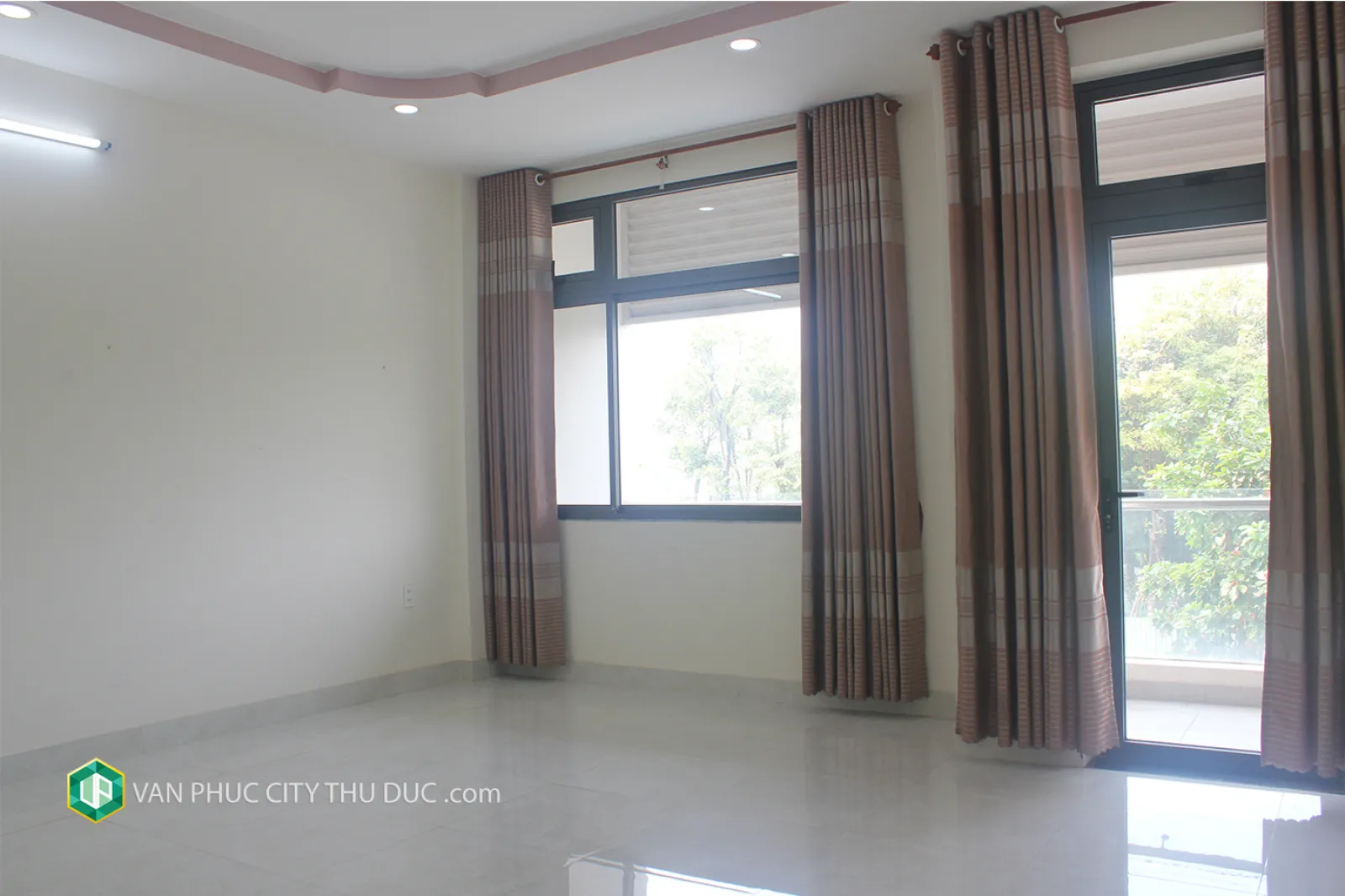 Cho thuê ngay nhà full nội thất 154m2 (7x22m) đường lớn 13m hướng Tây