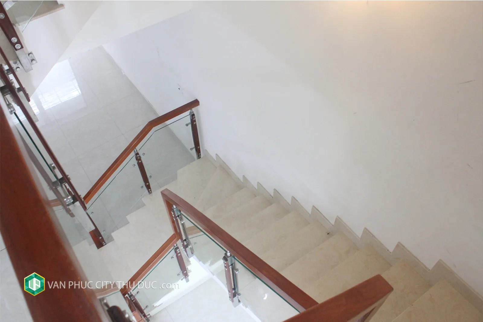 Cho thuê ngay nhà full nội thất 154m2 (7x22m) đường lớn 13m hướng Tây