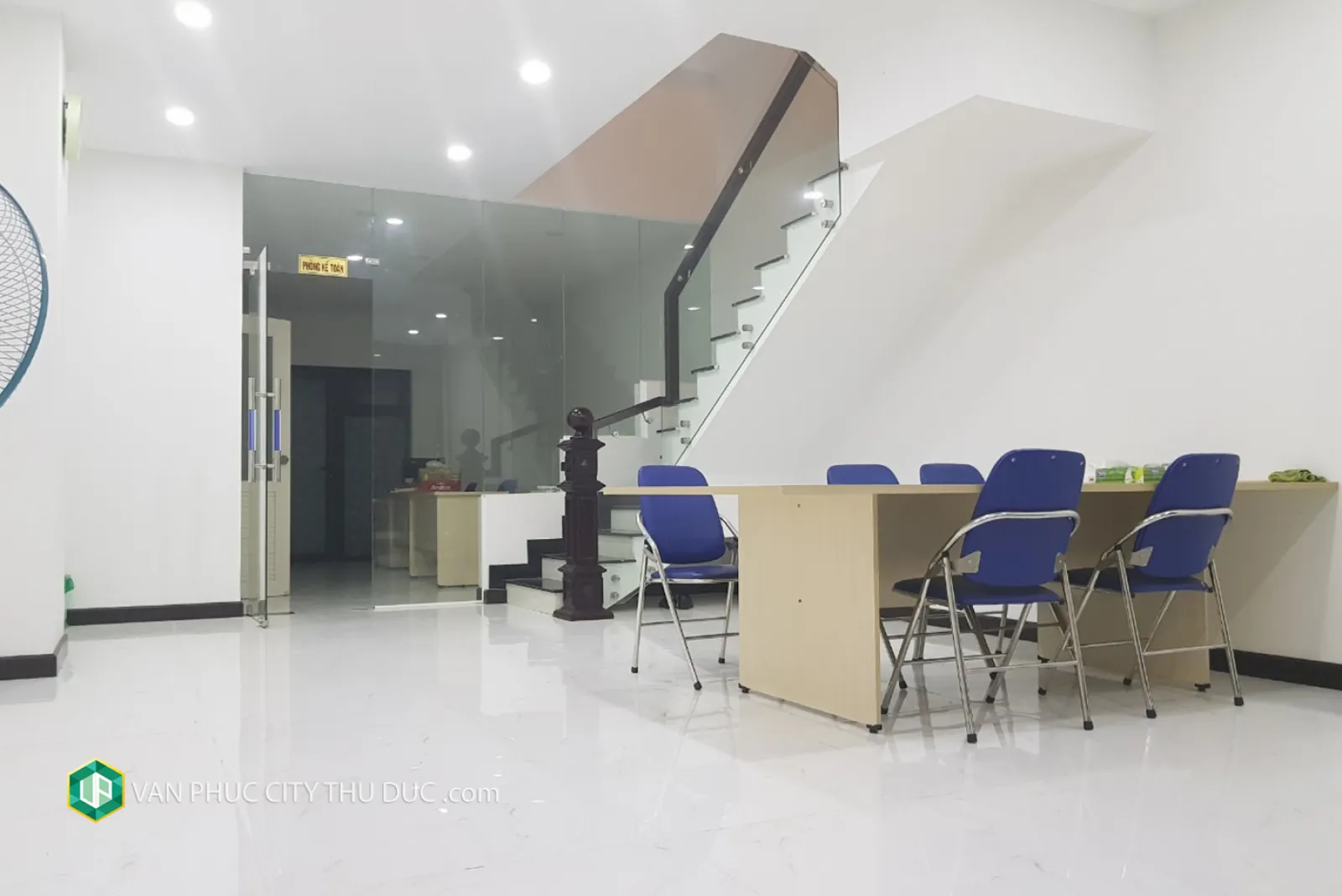 Cho thuê ngay nhà full nội thất 7x22 (154m2) mặt tiền đường 13m hướng Tây