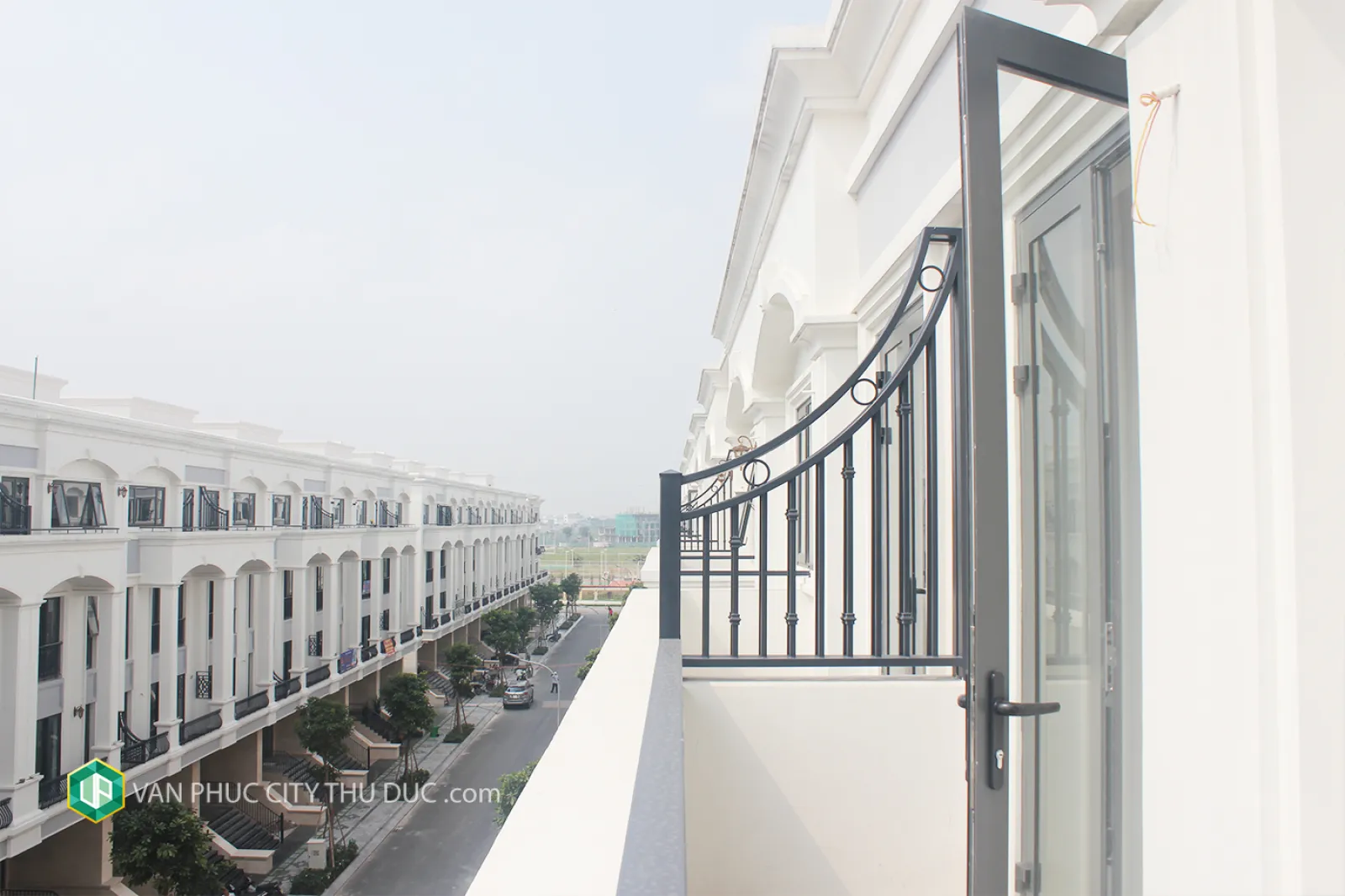 Cho thuê ngay nhà full nội thất 7x22 (154m2) mặt tiền đường 13m hướng Tây