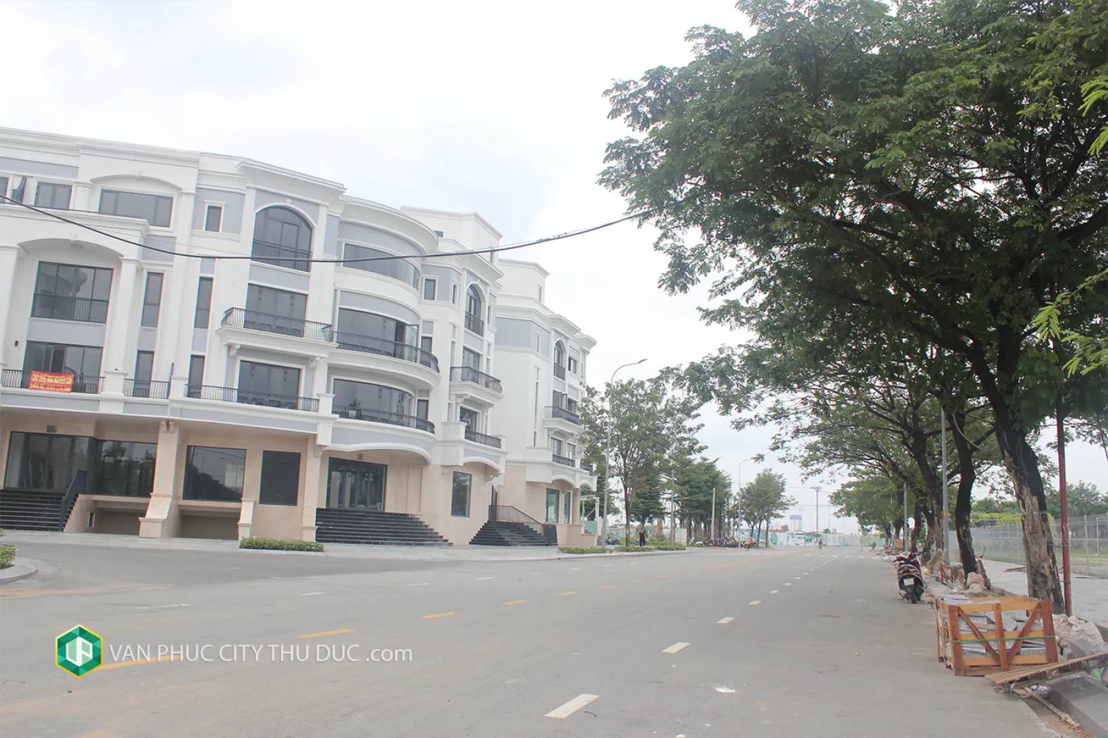 Cho thuê ngay nhà full nội thất 7x22 (154m2) mặt tiền đường 13m hướng Tây