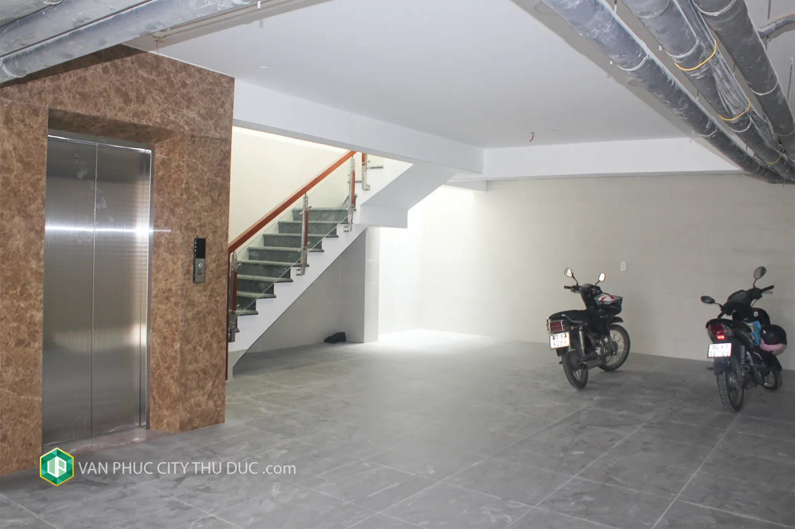 Cho thuê ngay nhà full nội thất 7x22 (154m2) mặt tiền đường 13m hướng Tây