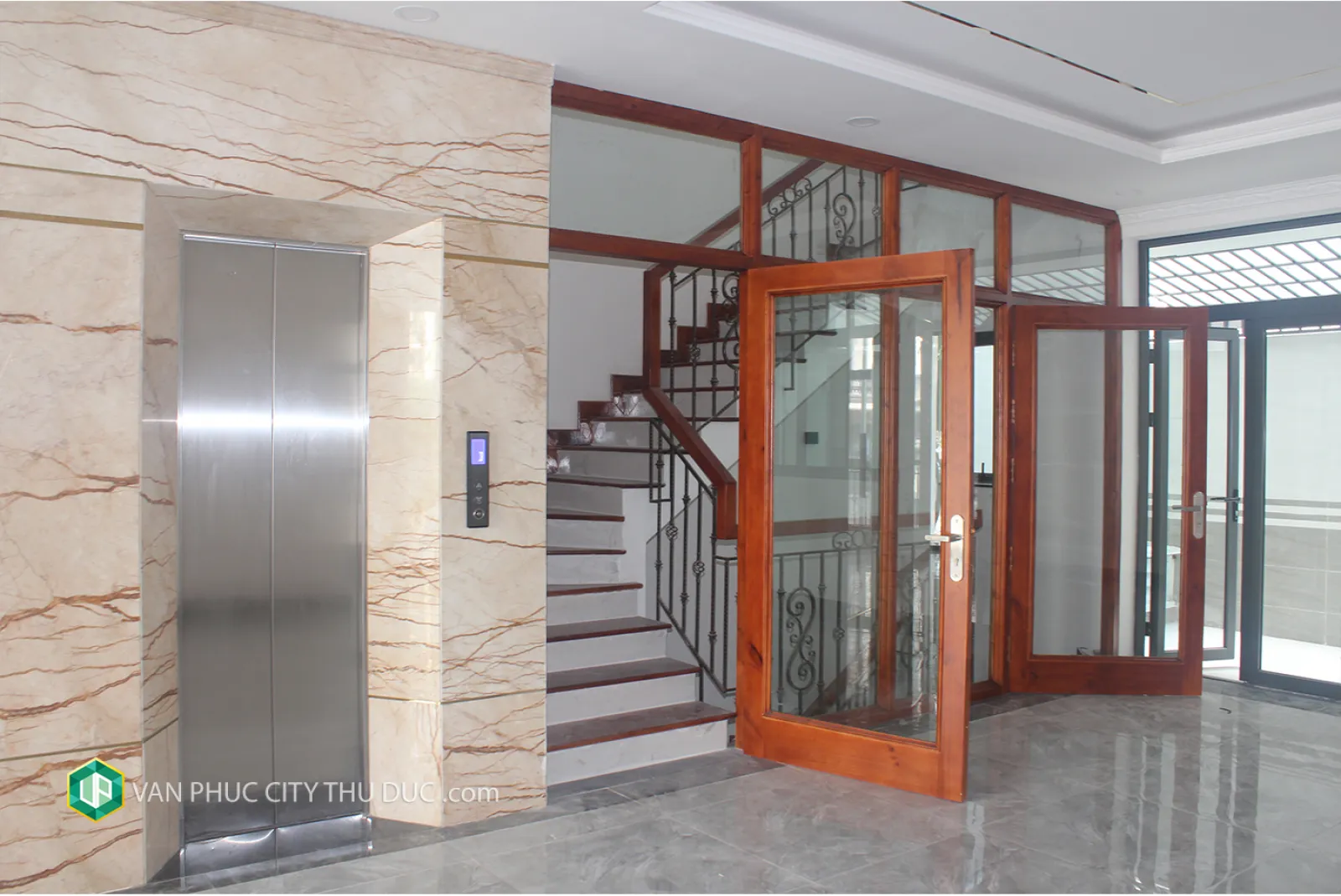 Cho thuê ngay nhà full nội thất 7x22 (154m2) mặt tiền đường 13m hướng Tây