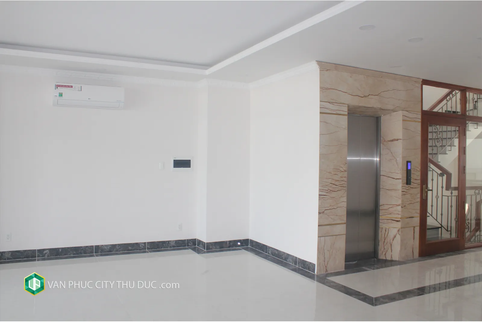 Cho thuê ngay nhà full nội thất 7x22 (154m2) mặt tiền đường 13m hướng Tây