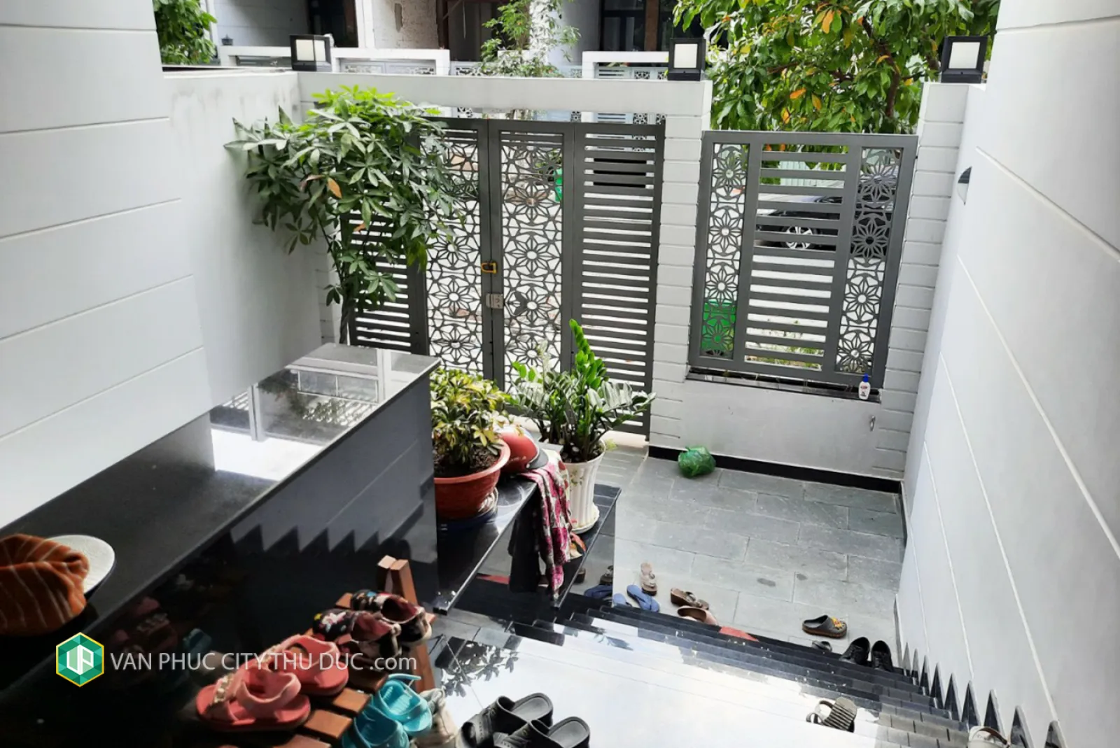 Cho thuê ngay nhà full nội thất Hầm + trệt + 2 lầu + sân thượng 154m2 (7x22m) mặt tiền đường 13m hướng Tây