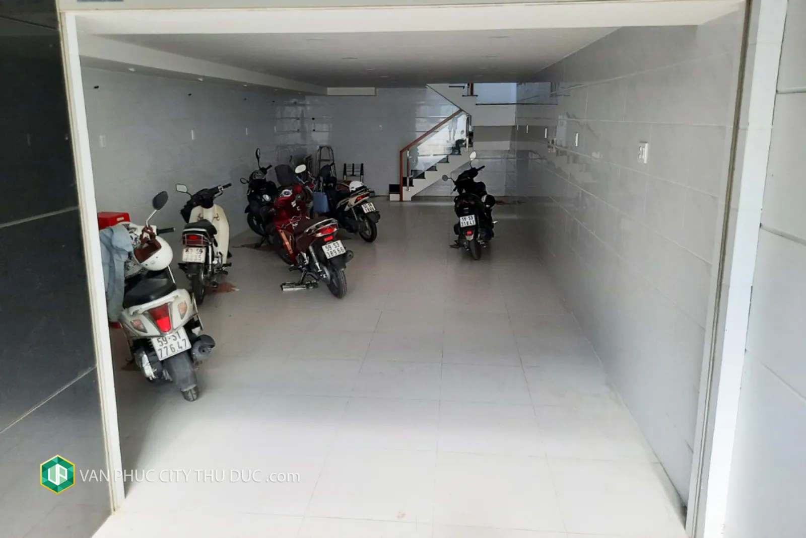 Cho thuê ngay nhà full nội thất Hầm + trệt + 2 lầu + sân thượng 154m2 (7x22m) mặt tiền đường 13m hướng Tây