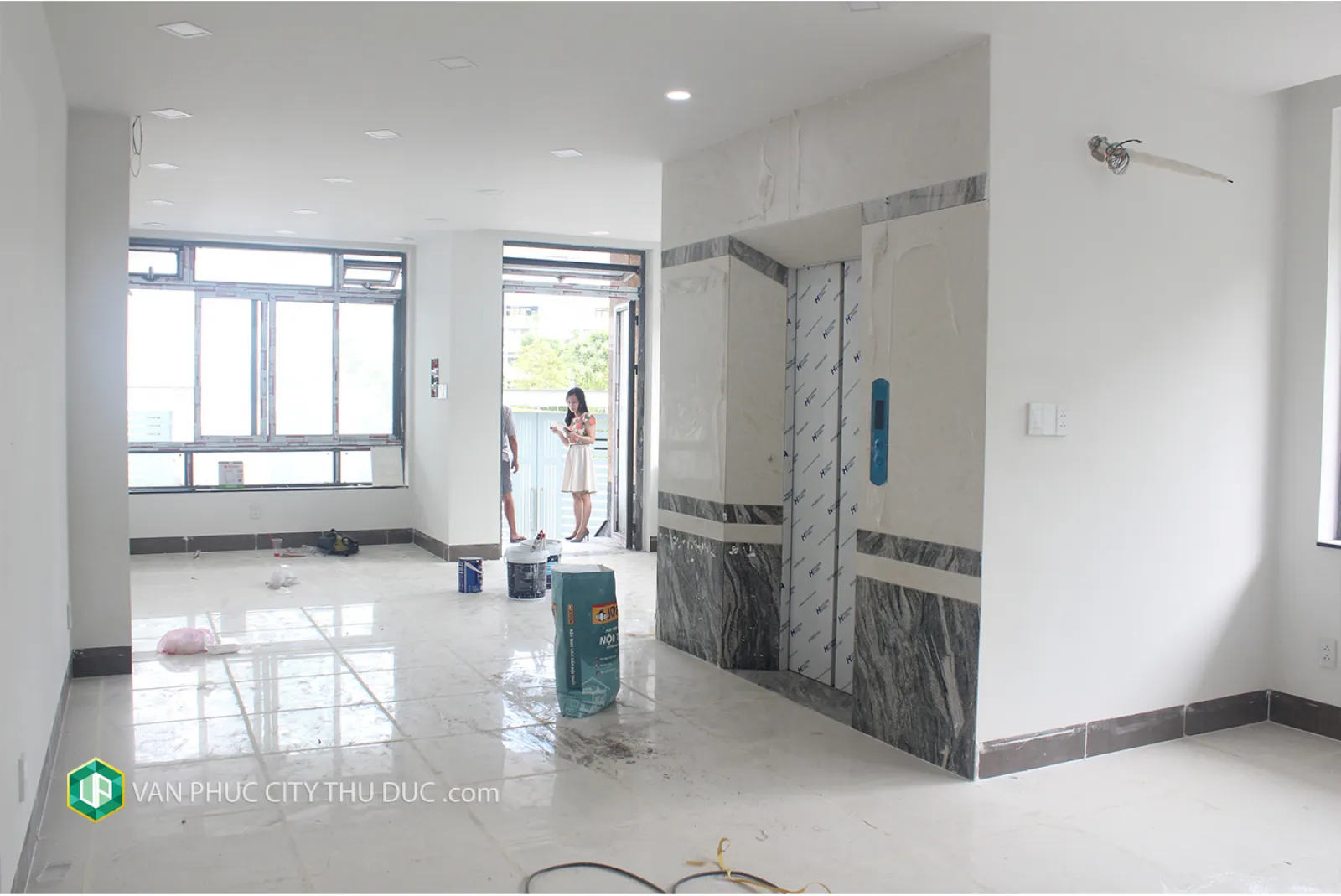 Cho thuê ngay nhà full nội thất Hầm + trệt + 2 lầu + sân thượng 7x22m 154m2 mặt đường 13m hướng Tây