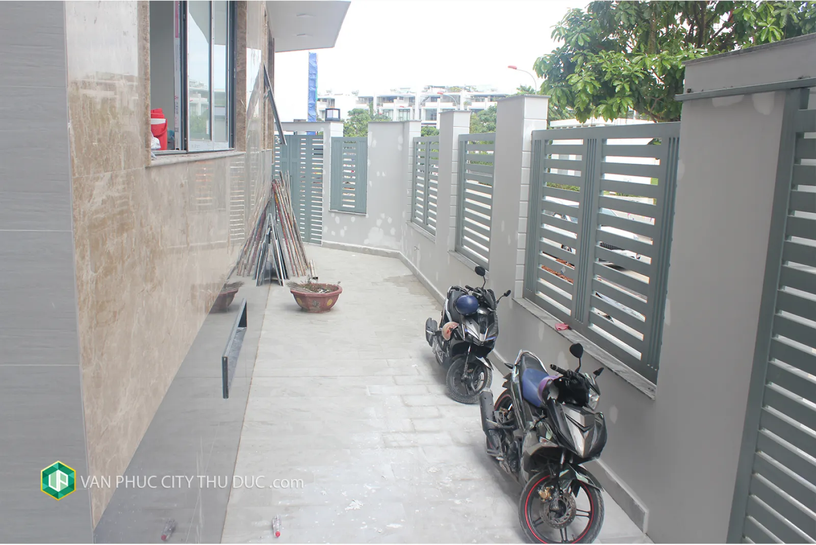 Cho thuê ngay nhà full nội thất Hầm + trệt + 2 lầu + sân thượng 7x22m 154m2 mặt đường 13m hướng Tây